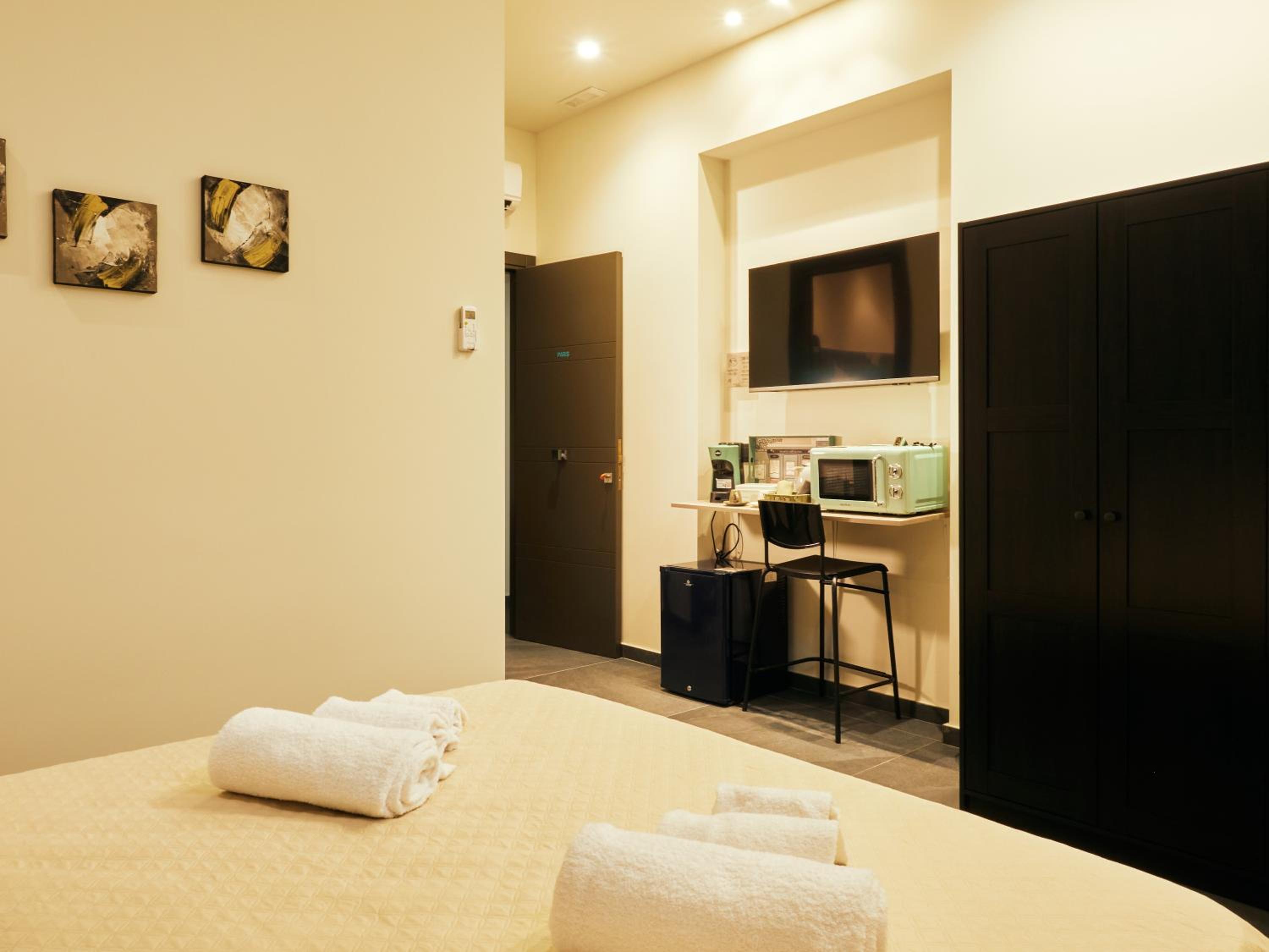 Double Room with Private Bathroom photo 3
