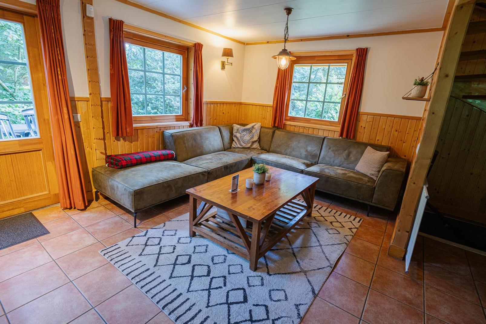 Five-Bedroom House photo 2