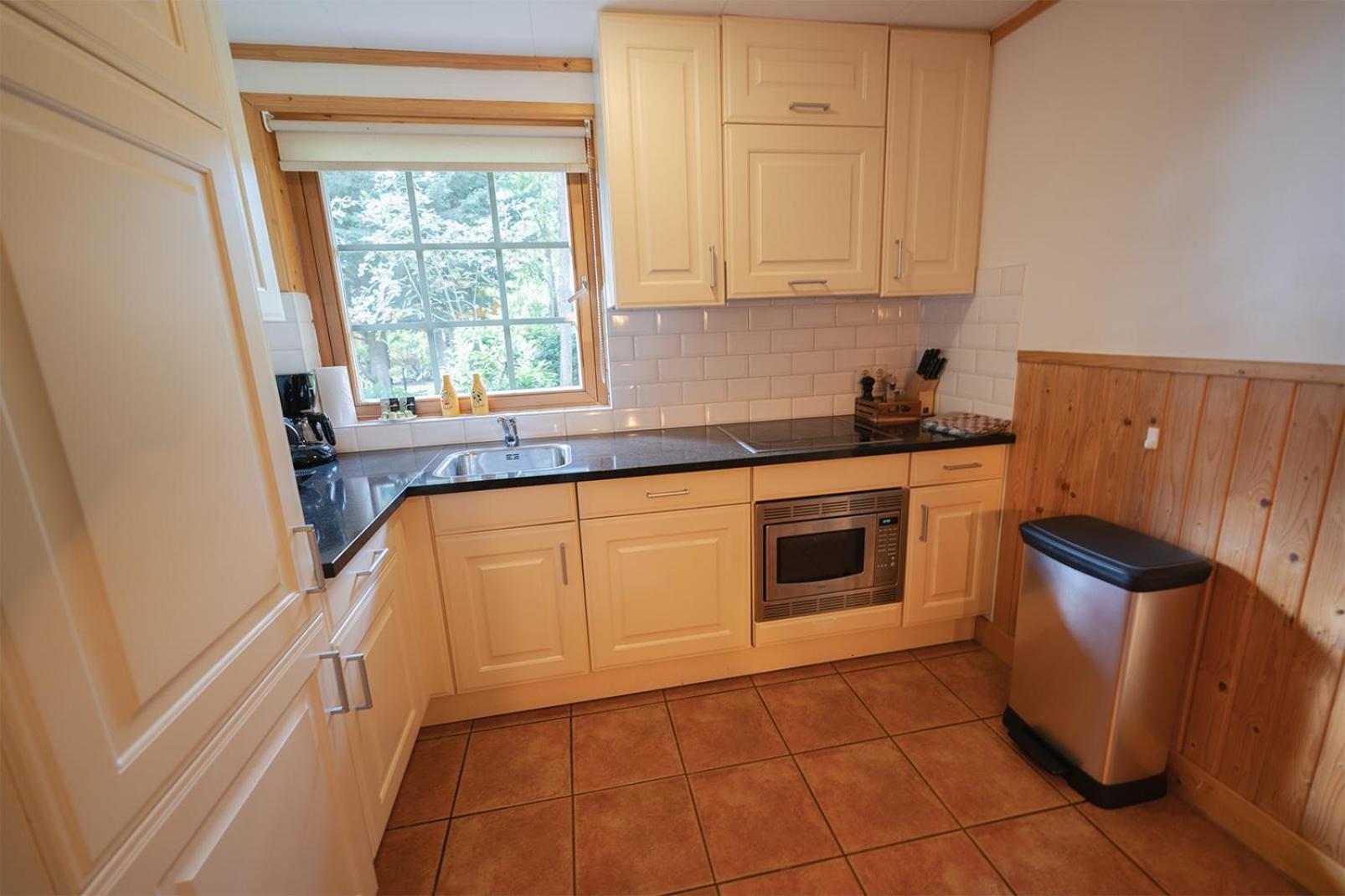 Five-Bedroom House photo 3