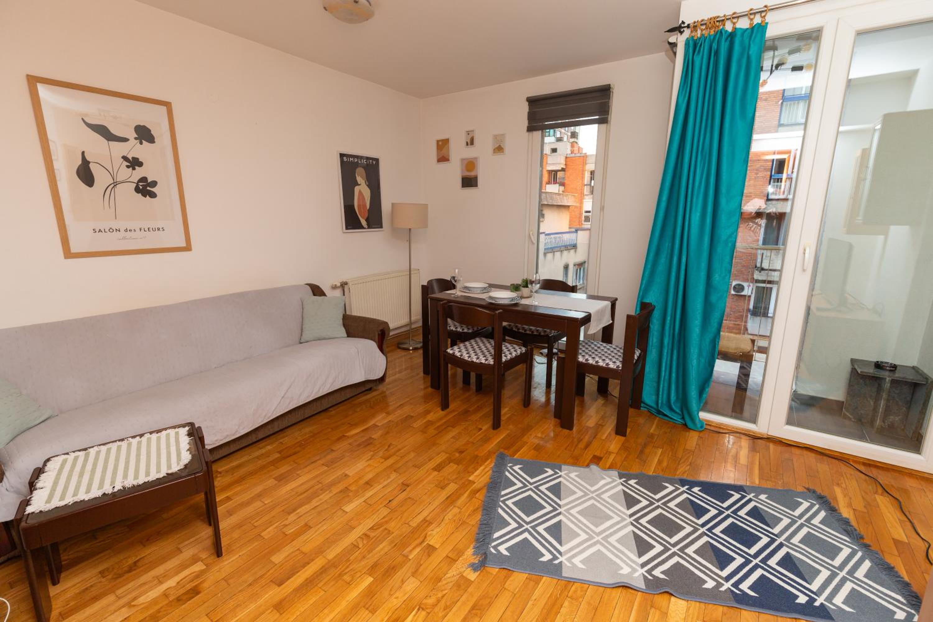 One-Bedroom Apartment photo 1