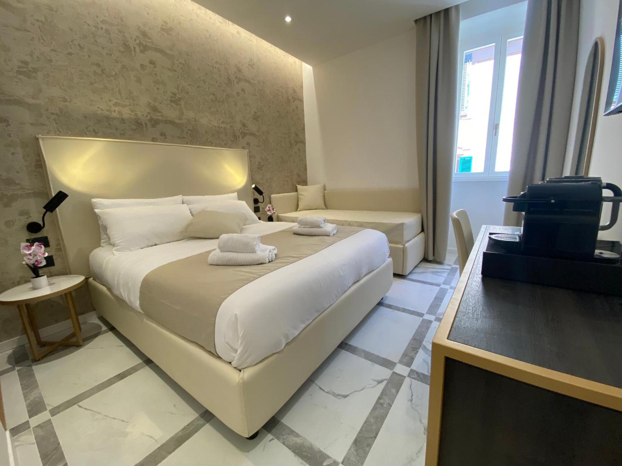 Deluxe Double Room with Extra Bed photo 1
