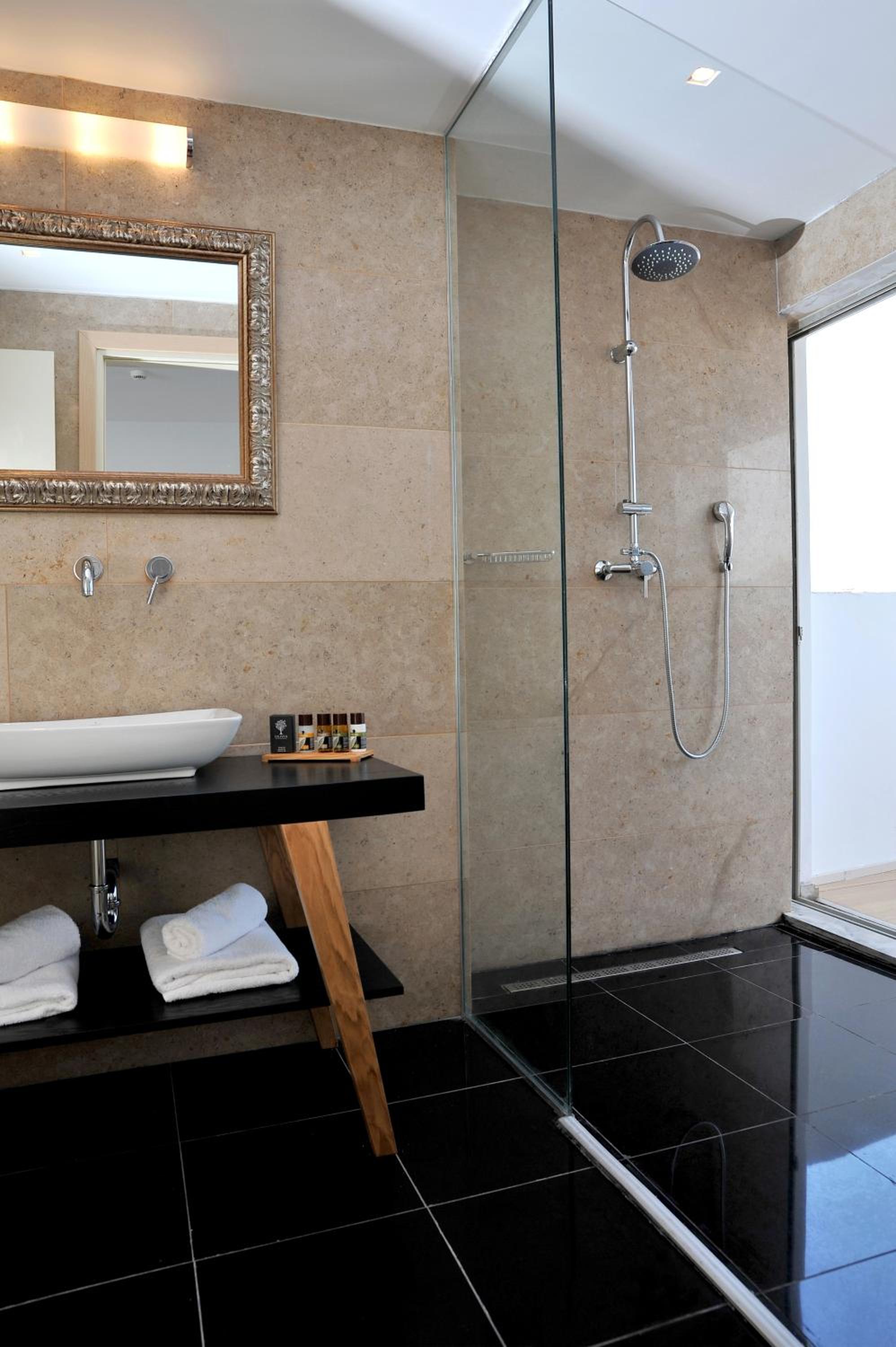 Executive Double or Twin Room with Private Veranda thumbnail 5