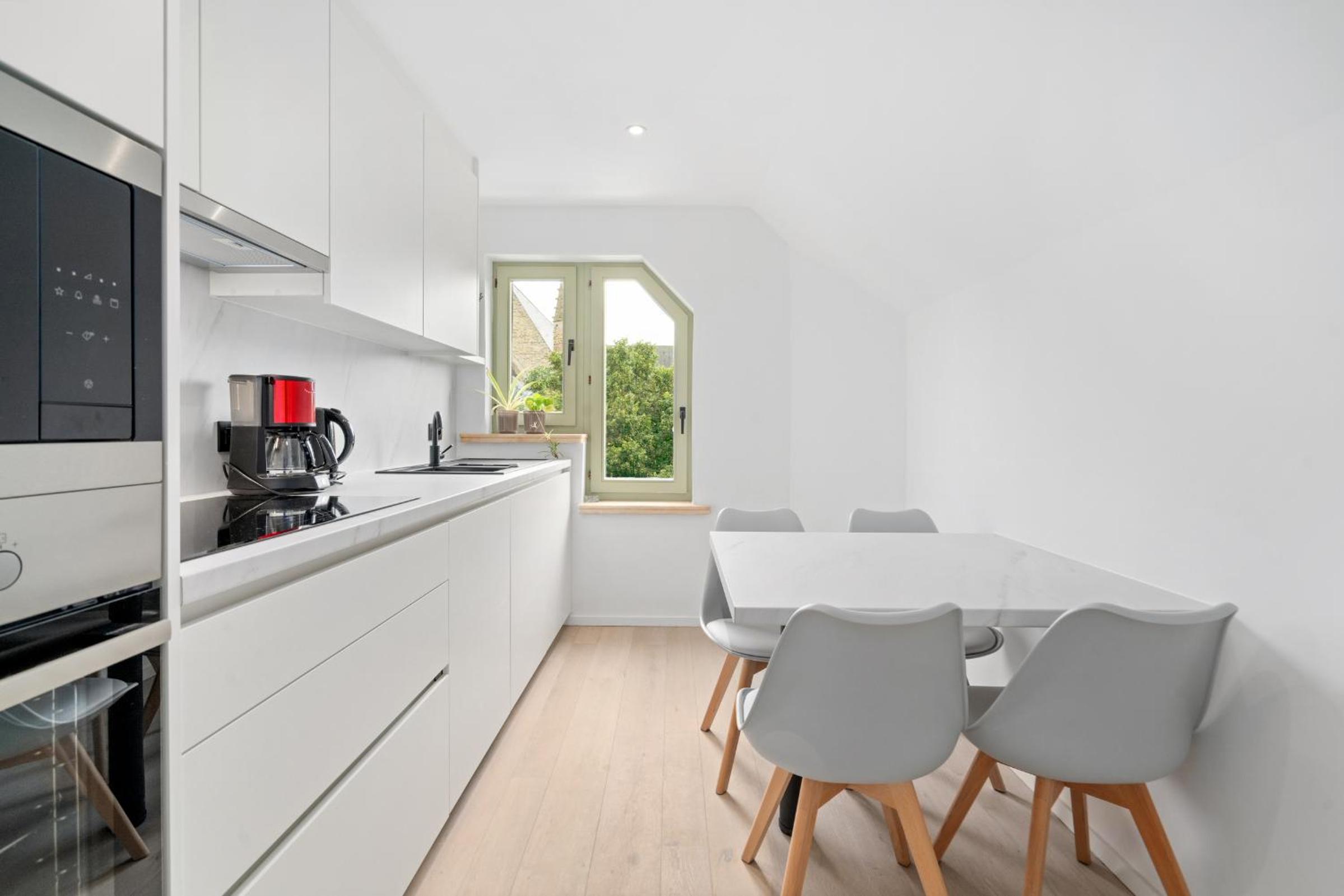 Two-Bedroom Apartment with Balcony and Terrace photo 2