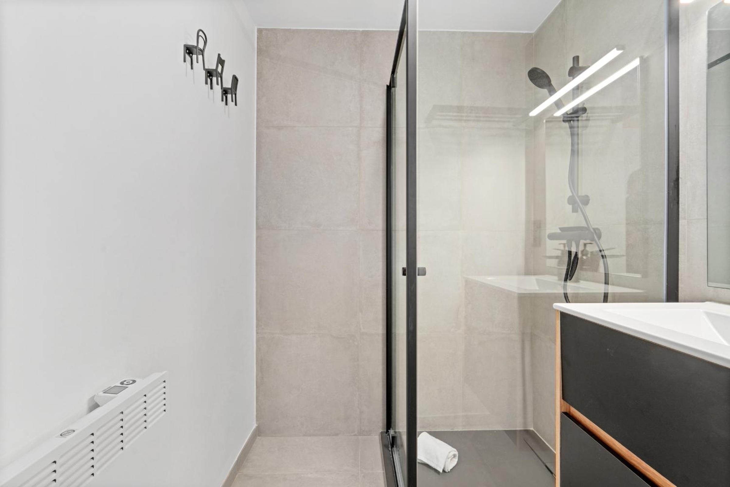 Two-Bedroom Apartment with Balcony and Terrace photo 3