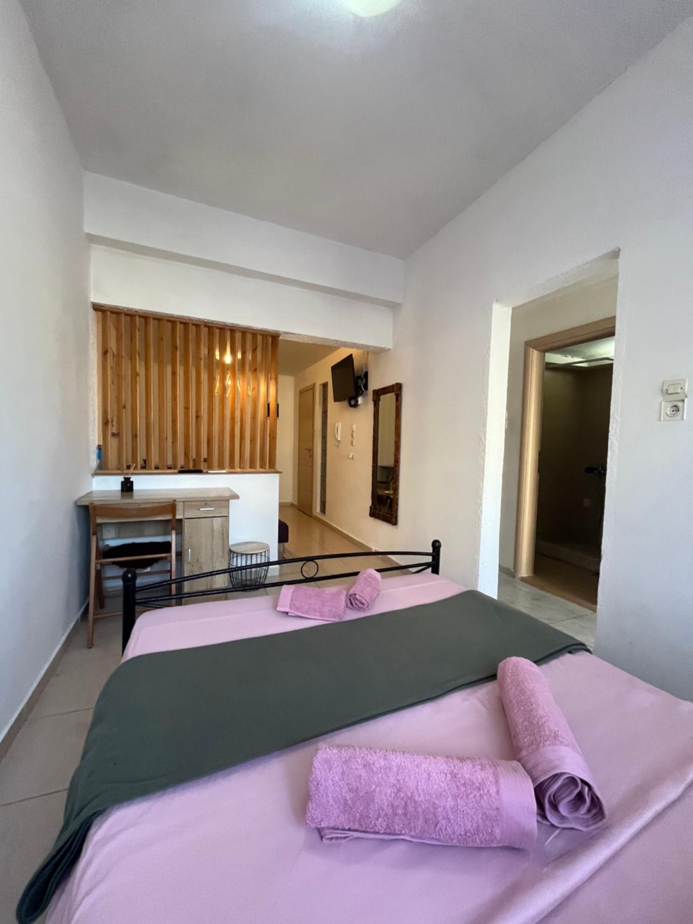 Apartment with Terrace - Photo 4