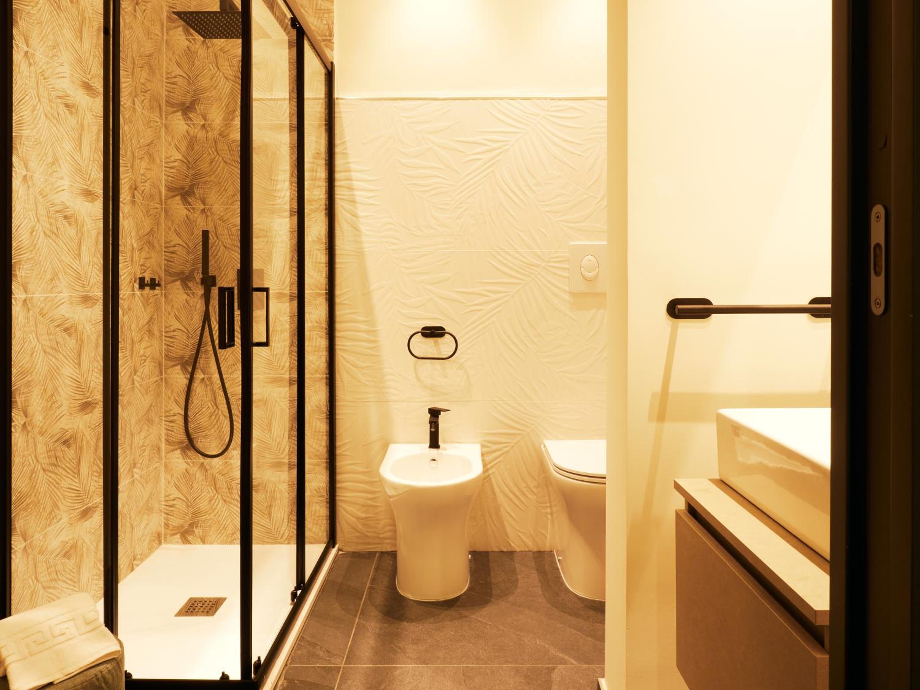 Double Room with Private Bathroom photo 3