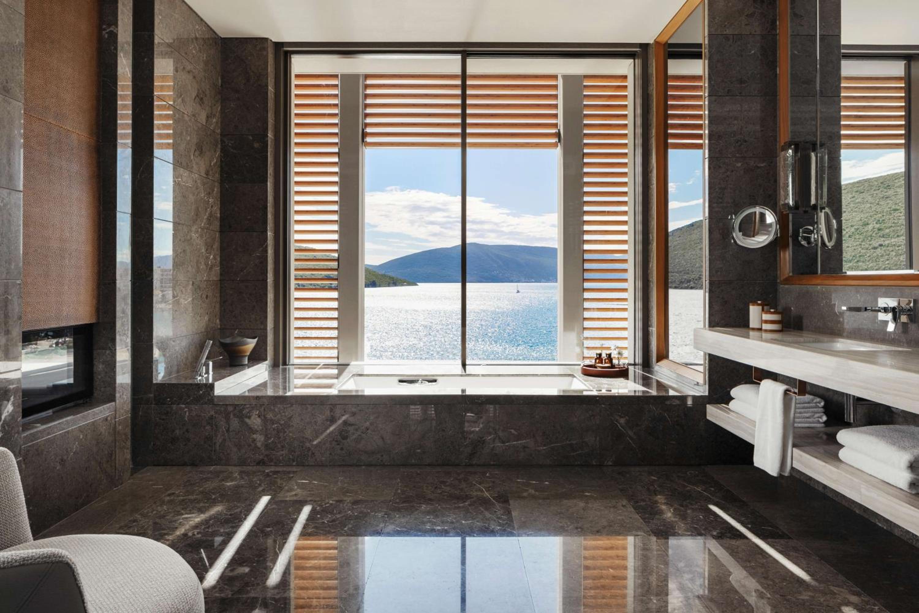 Panoramic Bayview Suite - Photo 17
