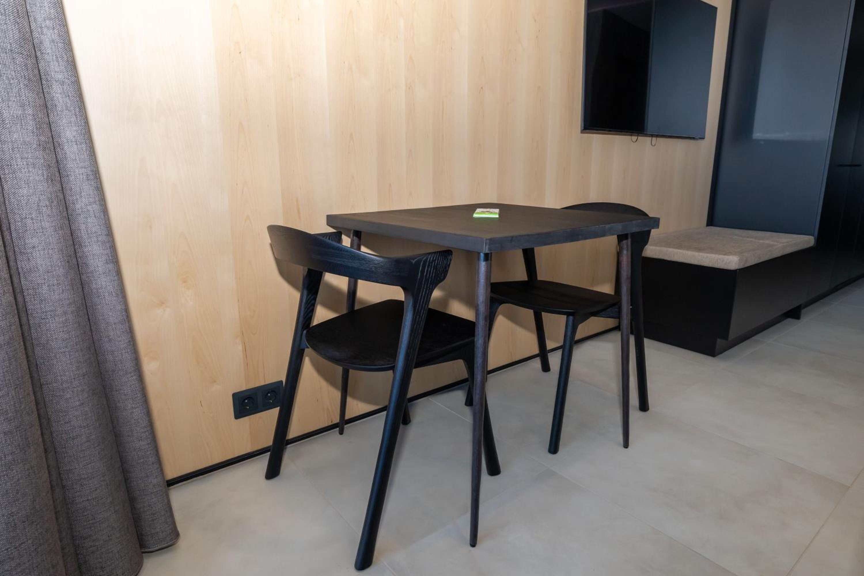 Deluxe King Studio - Photo 2