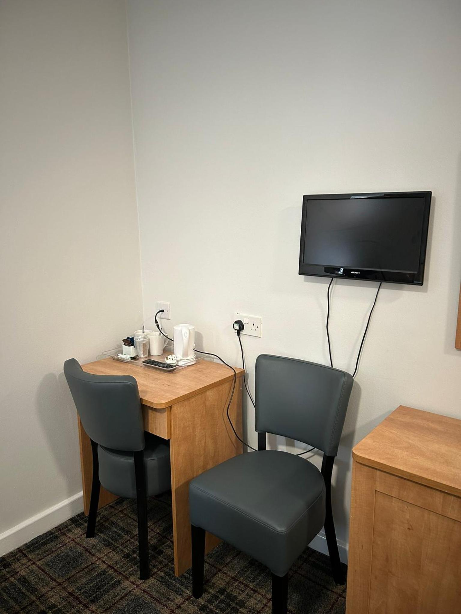 Standard Twin Room - Photo 1