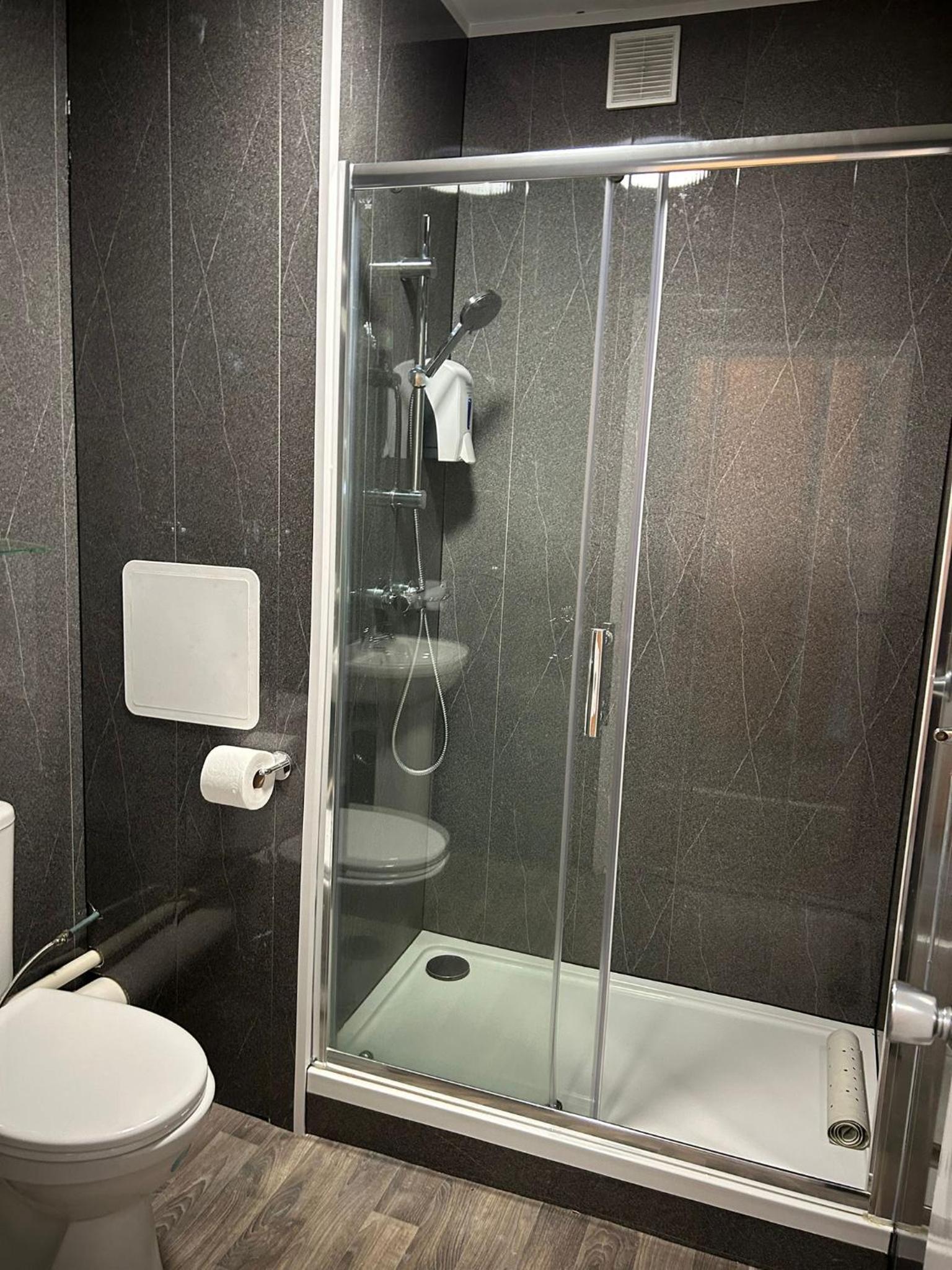 Standard Twin Room - Photo 3