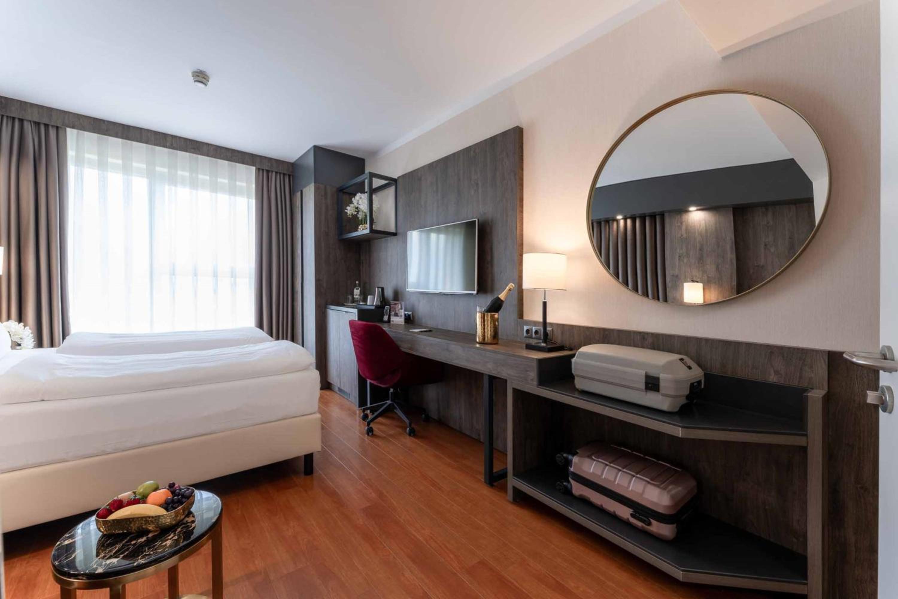 Suite - Photo 3