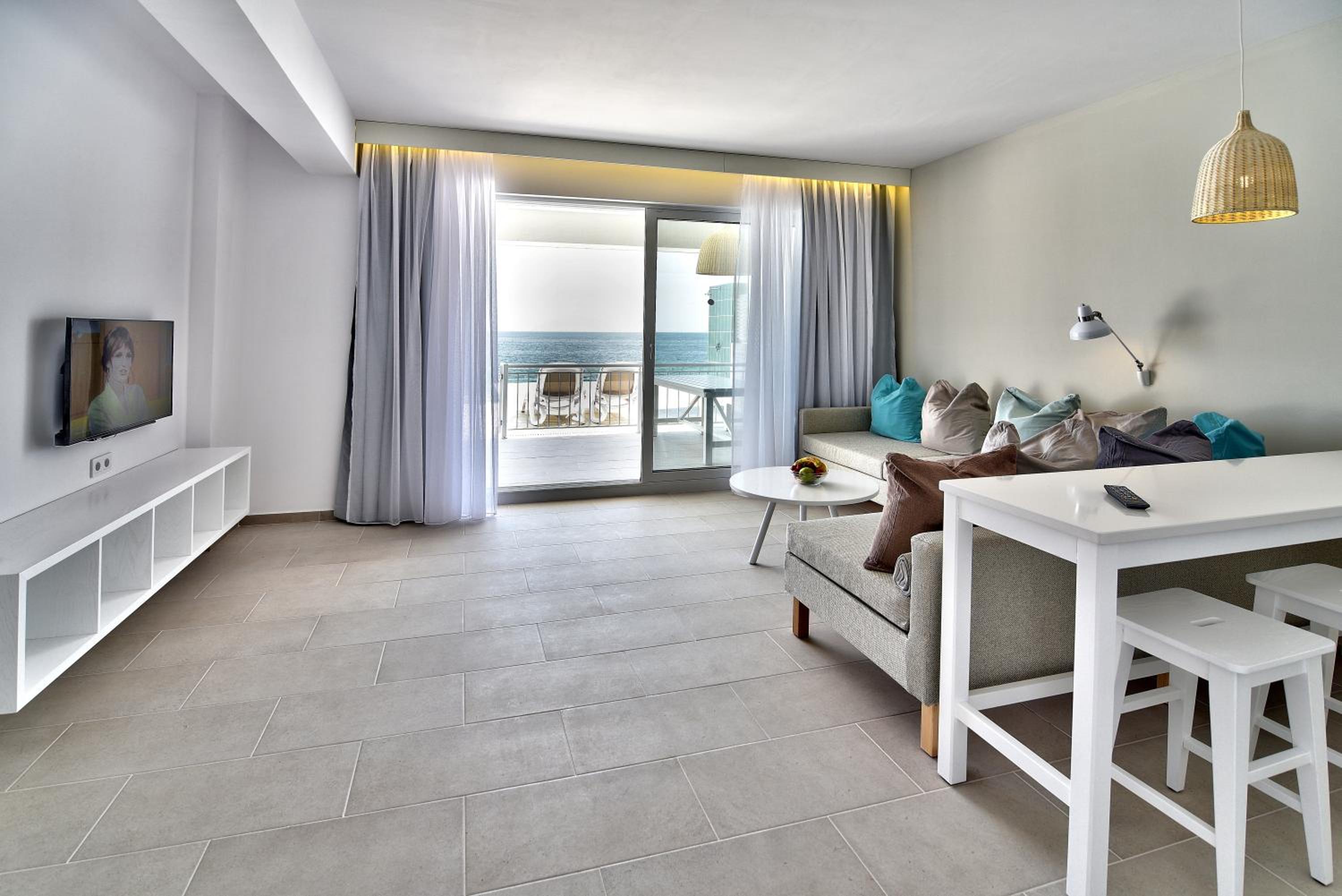 Two-Bedroom Apartment with Private Pool (3 Adults) - Photo 9