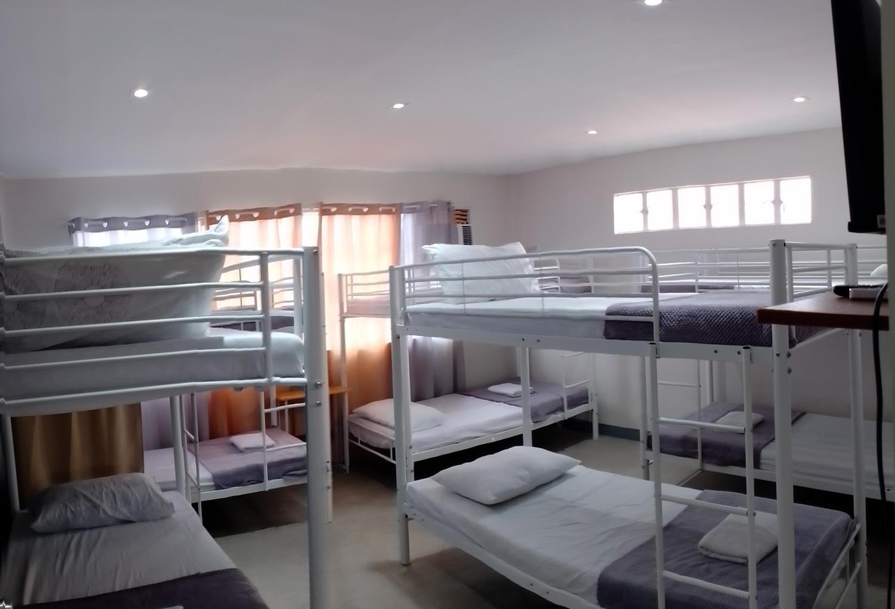 10-Bed Mixed Dormitory Room photo 1