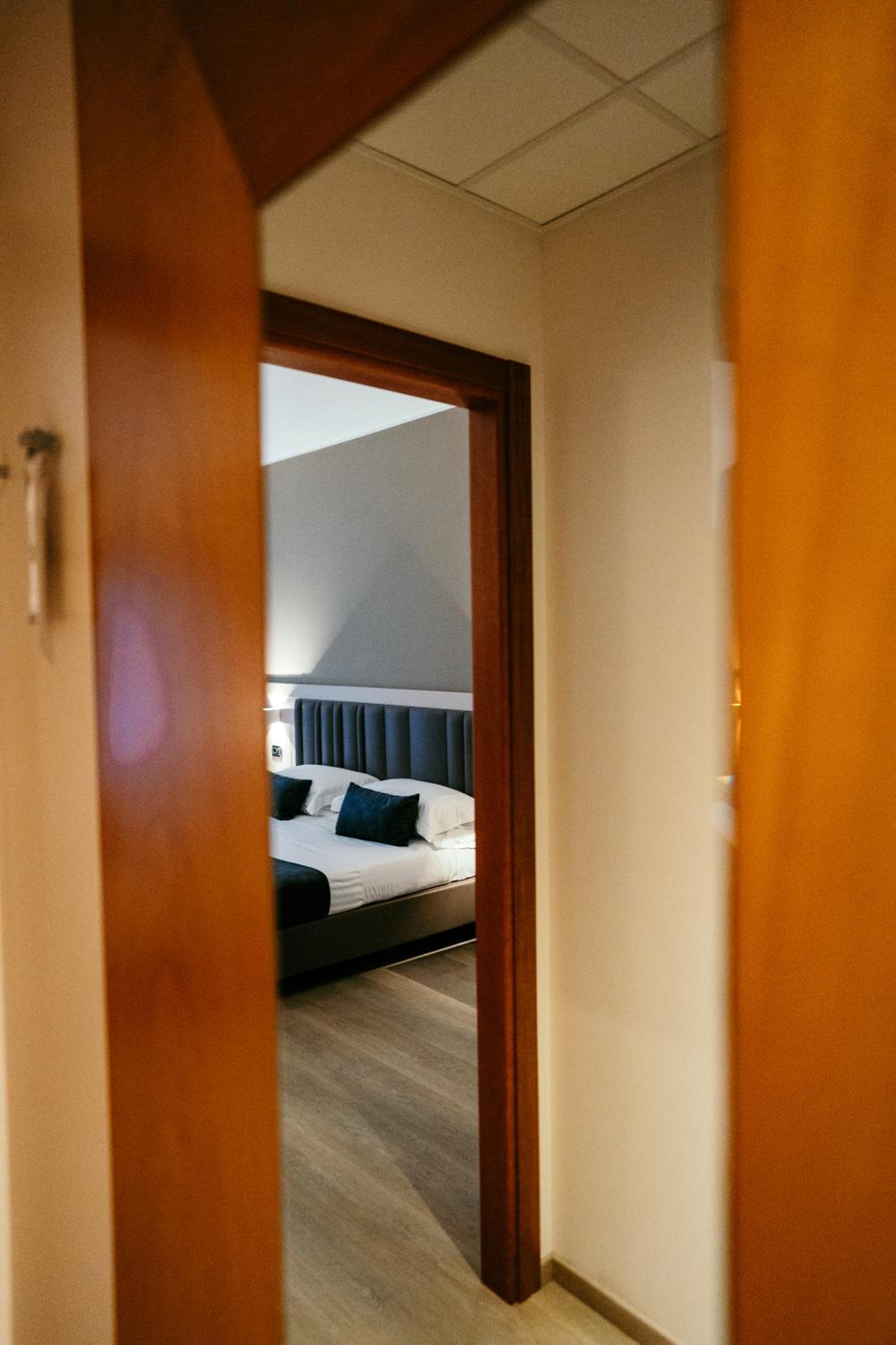 Superior Double Room with Balcony - Photo 3