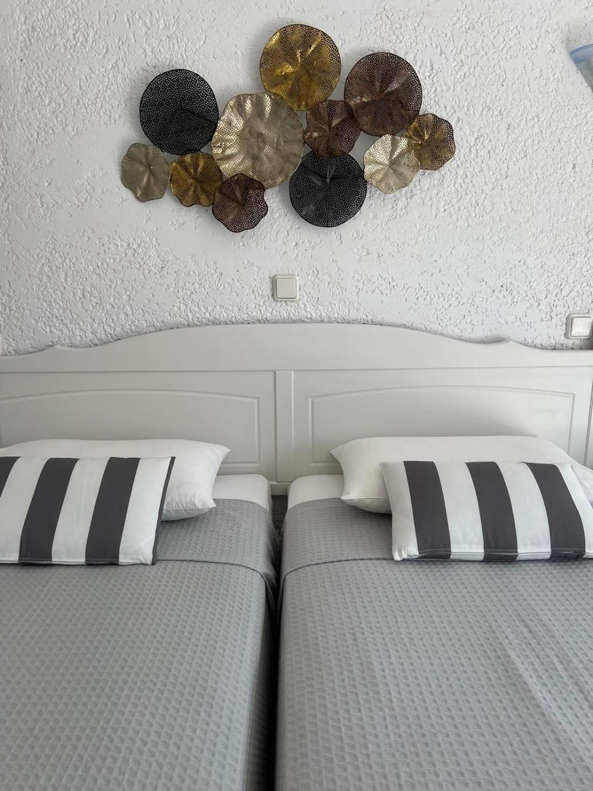 One-Bedroom Apartment with Sea View photo 2