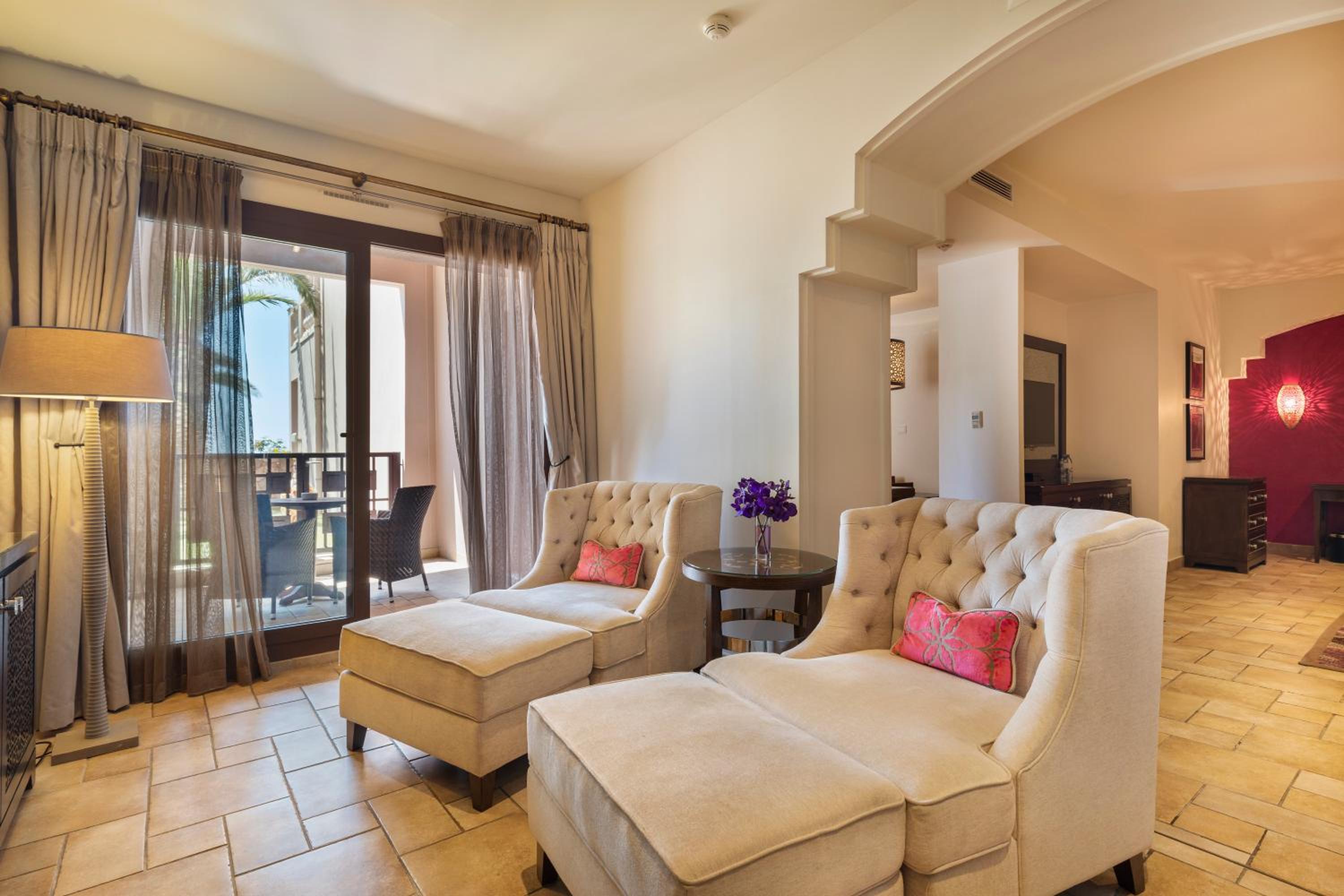 Suite Junior avec Accès à la Plage Privée – Vue sur Jardin Suite Junior avec Accès à la Plage Privée – Vue sur Jardin