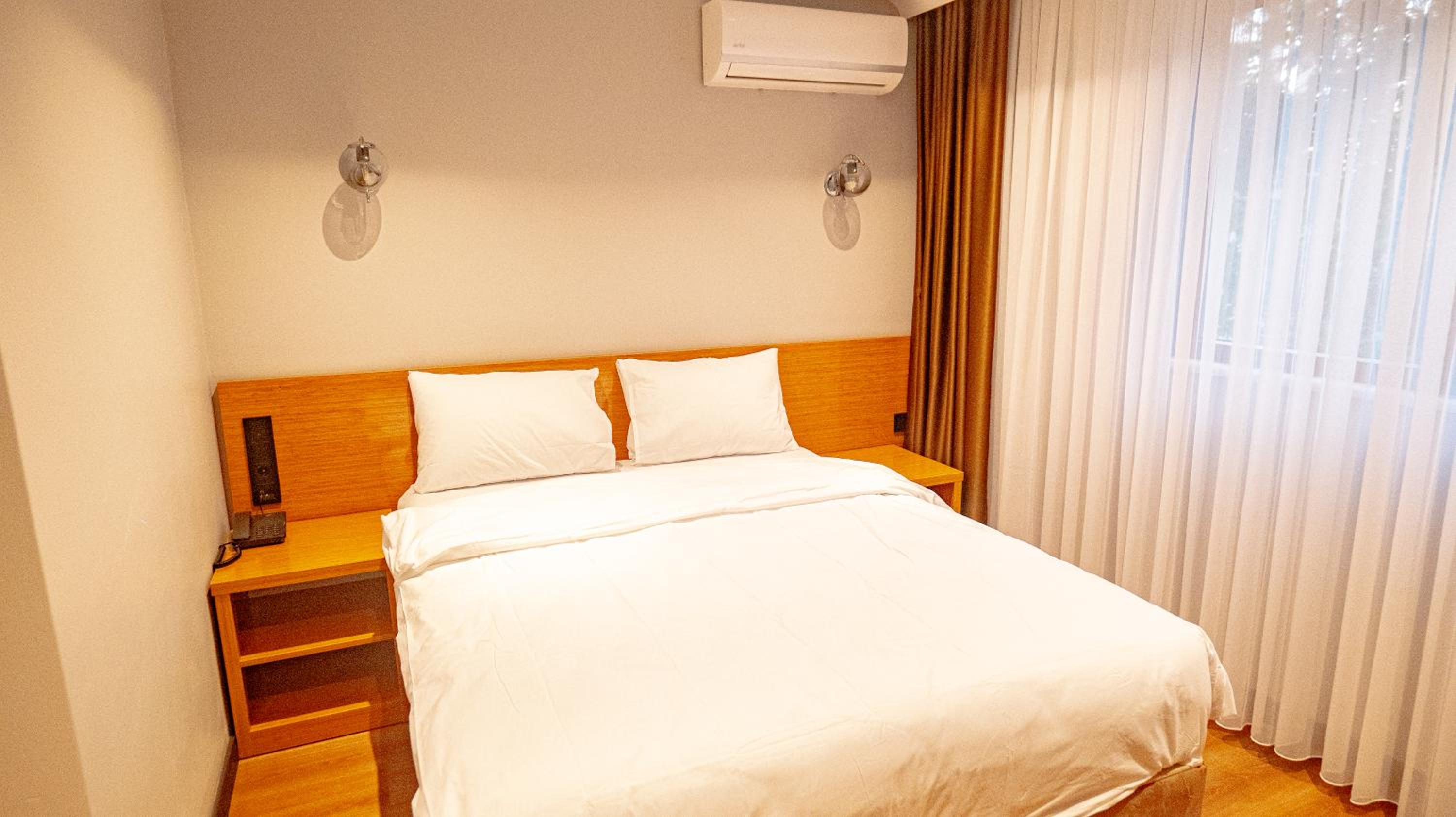 Standard King Room photo 1