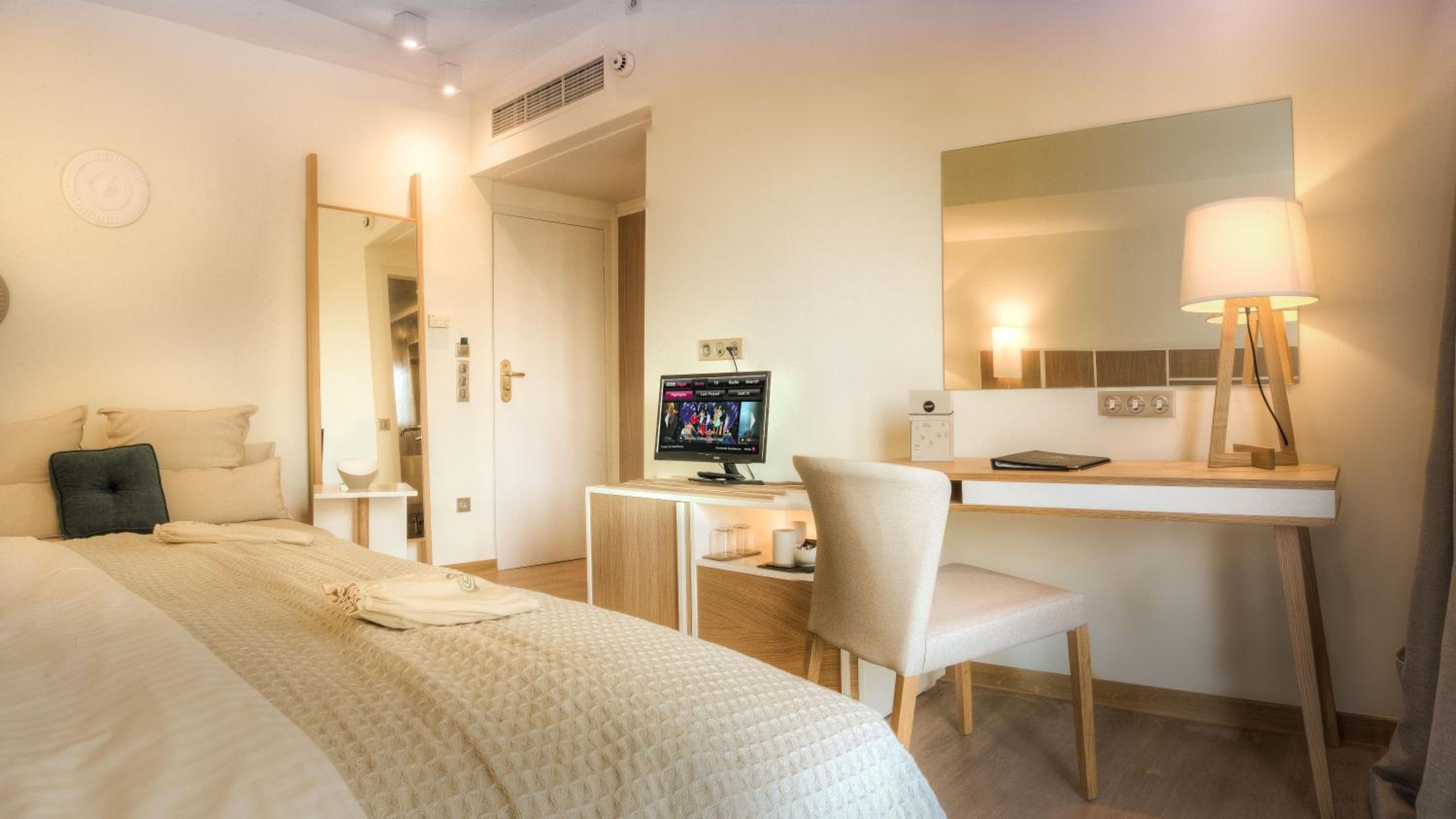 Eco Chic Double Room with Private Balcony photo 3