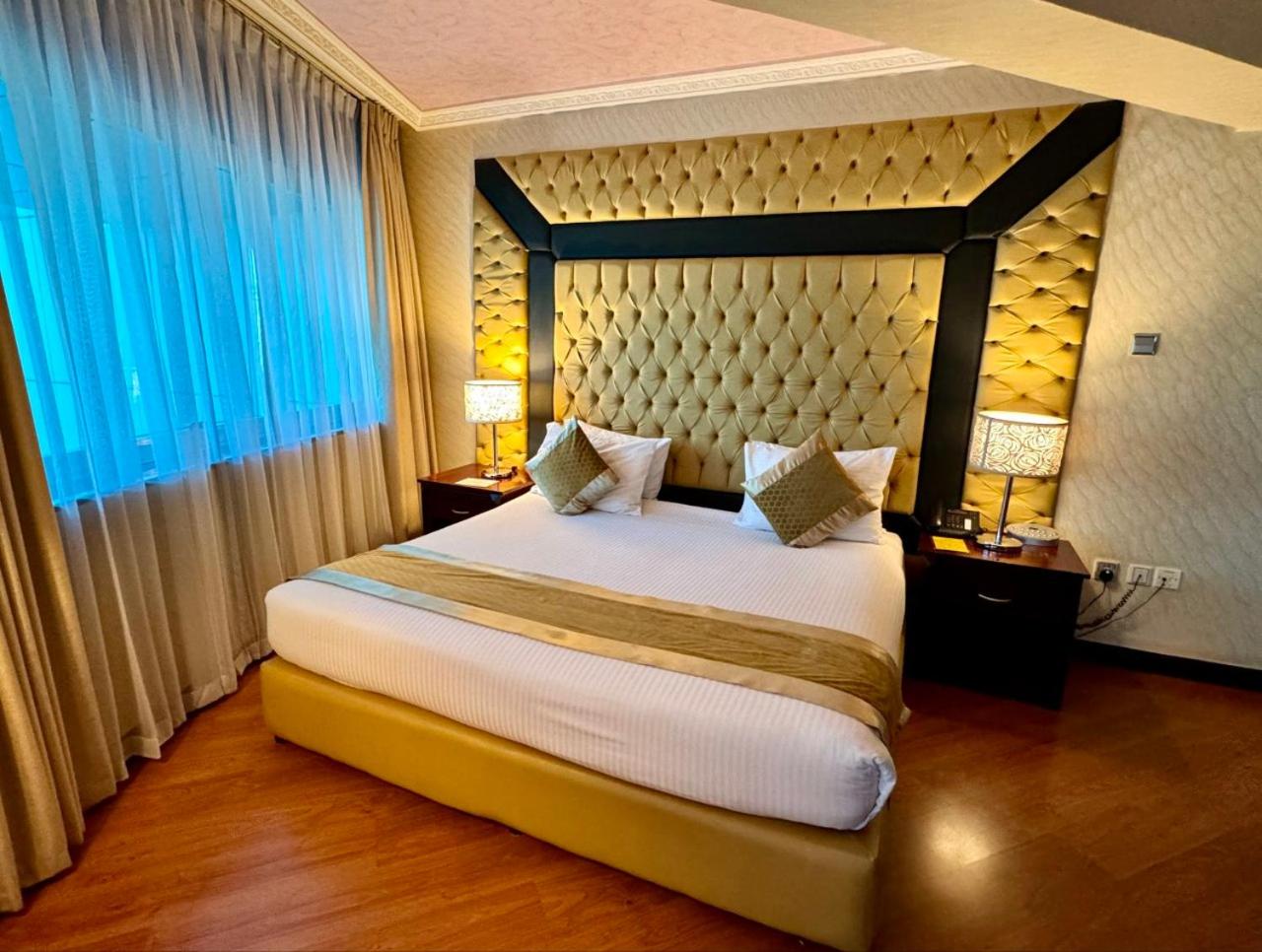 Executive Suite - Photo 11