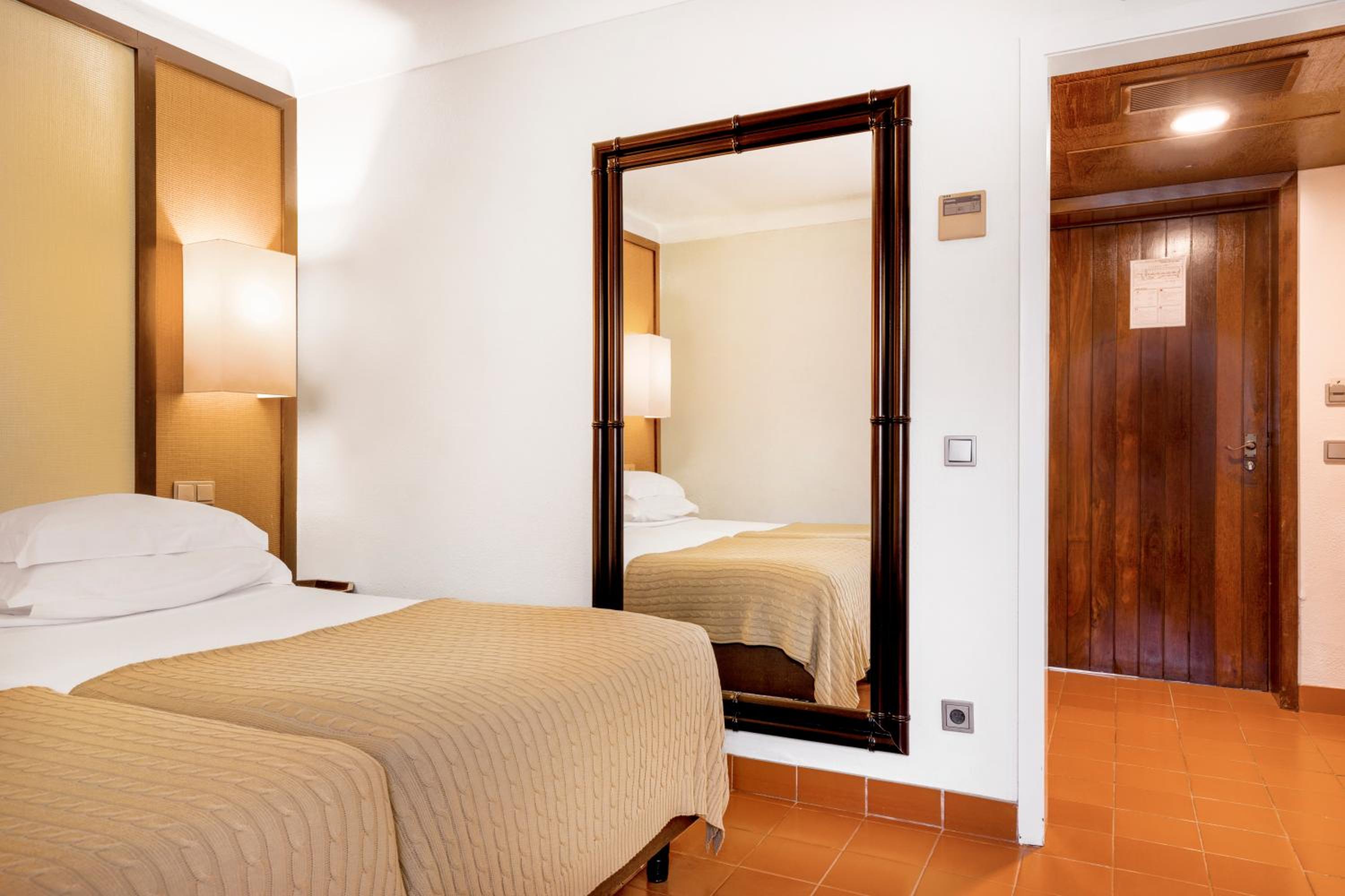 Classic Double or Twin Room - Photo 4