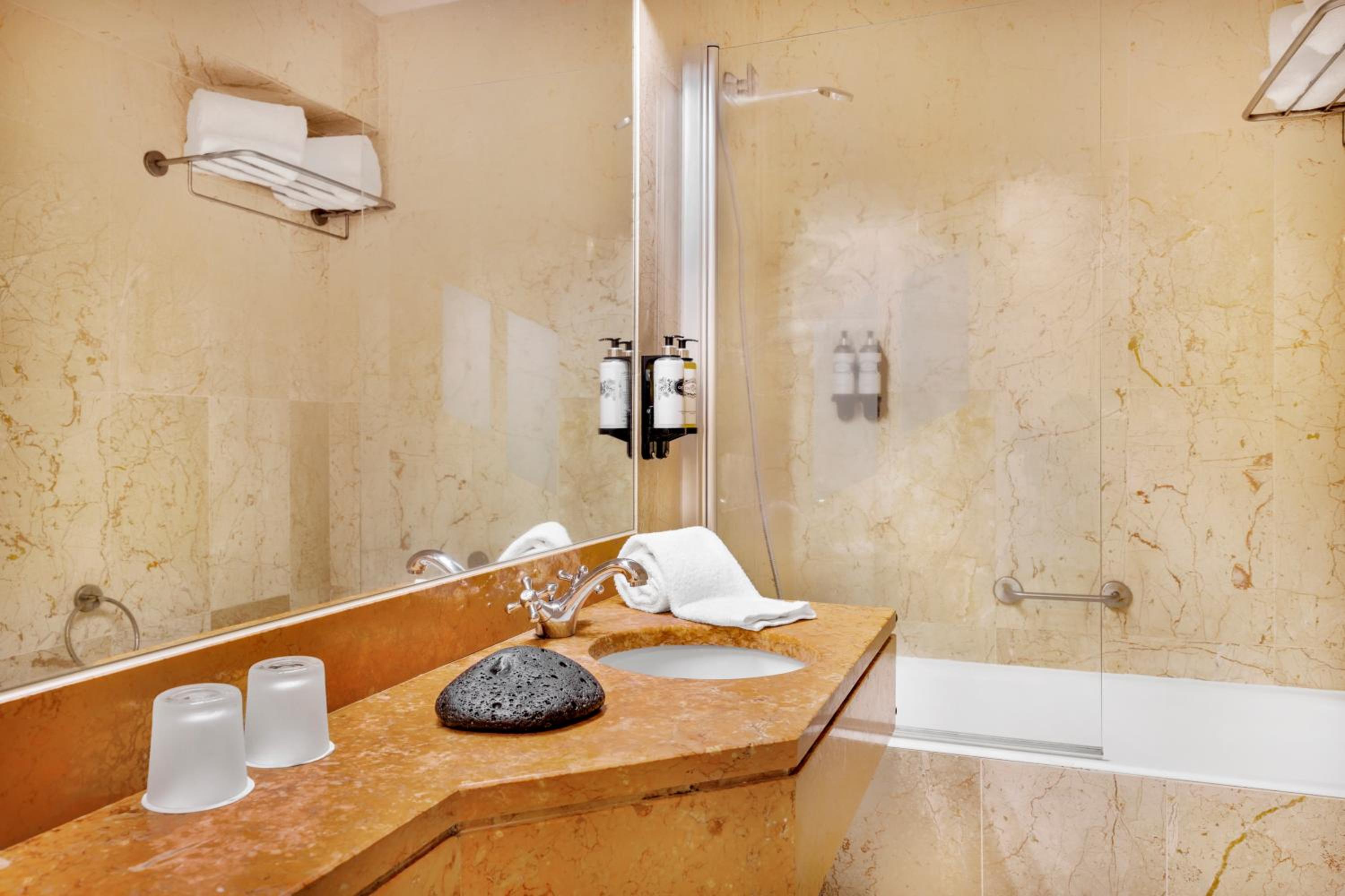 Classic Double or Twin Room - Photo 2