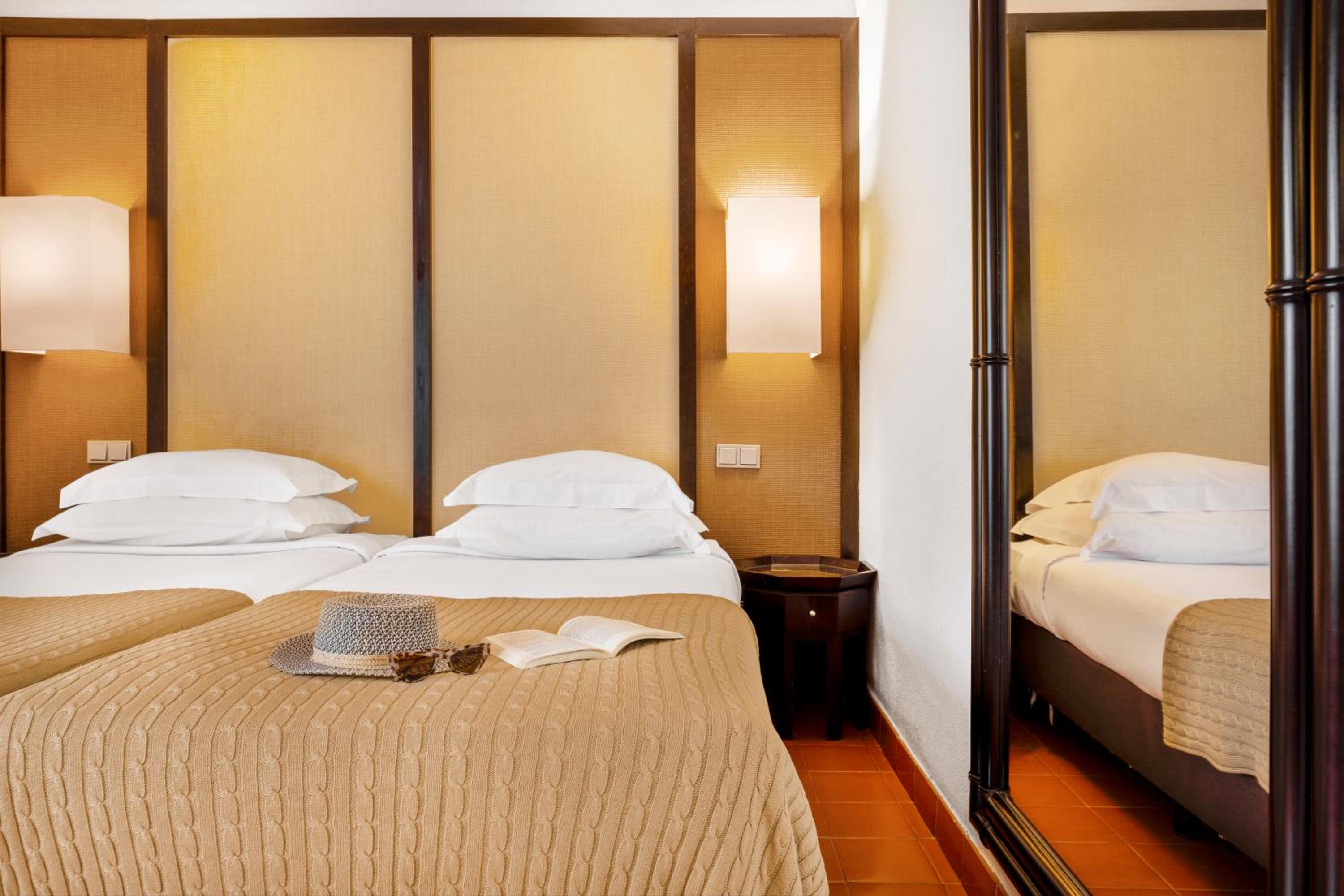 Classic Double or Twin Room - Photo 8