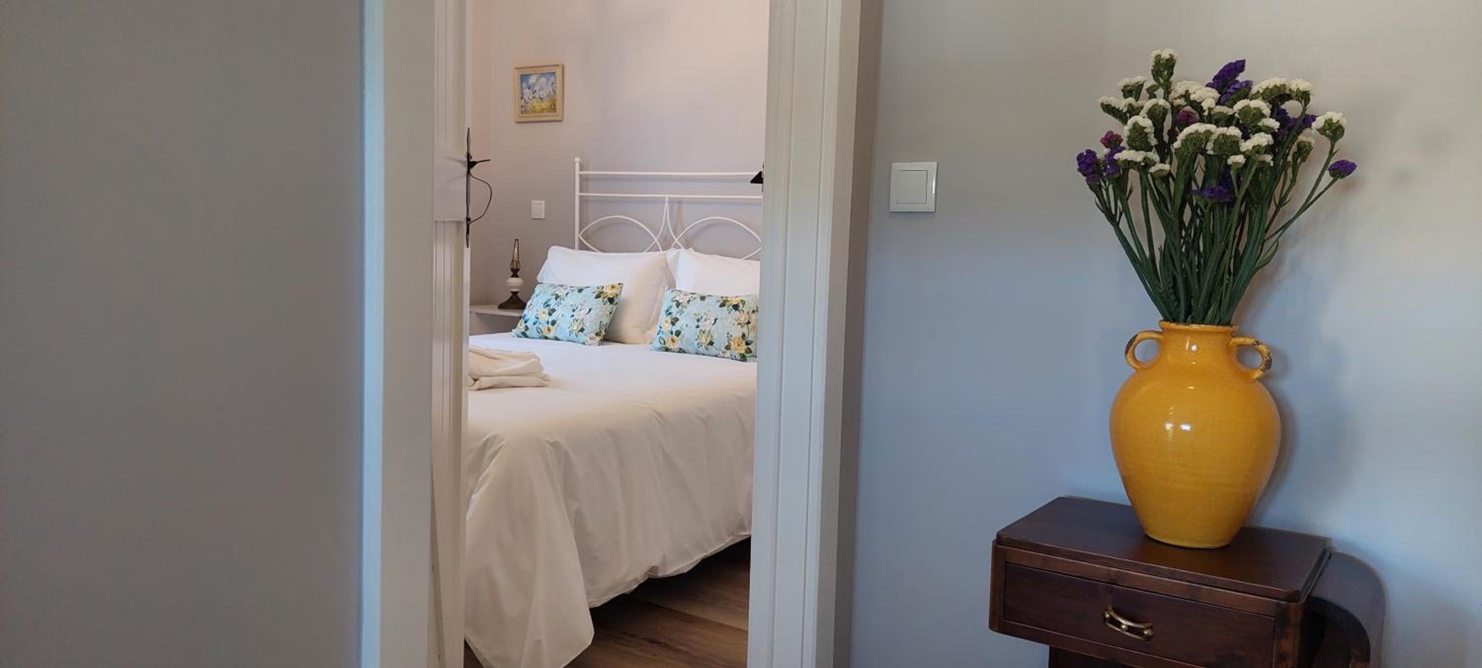 One-Bedroom House photo 1