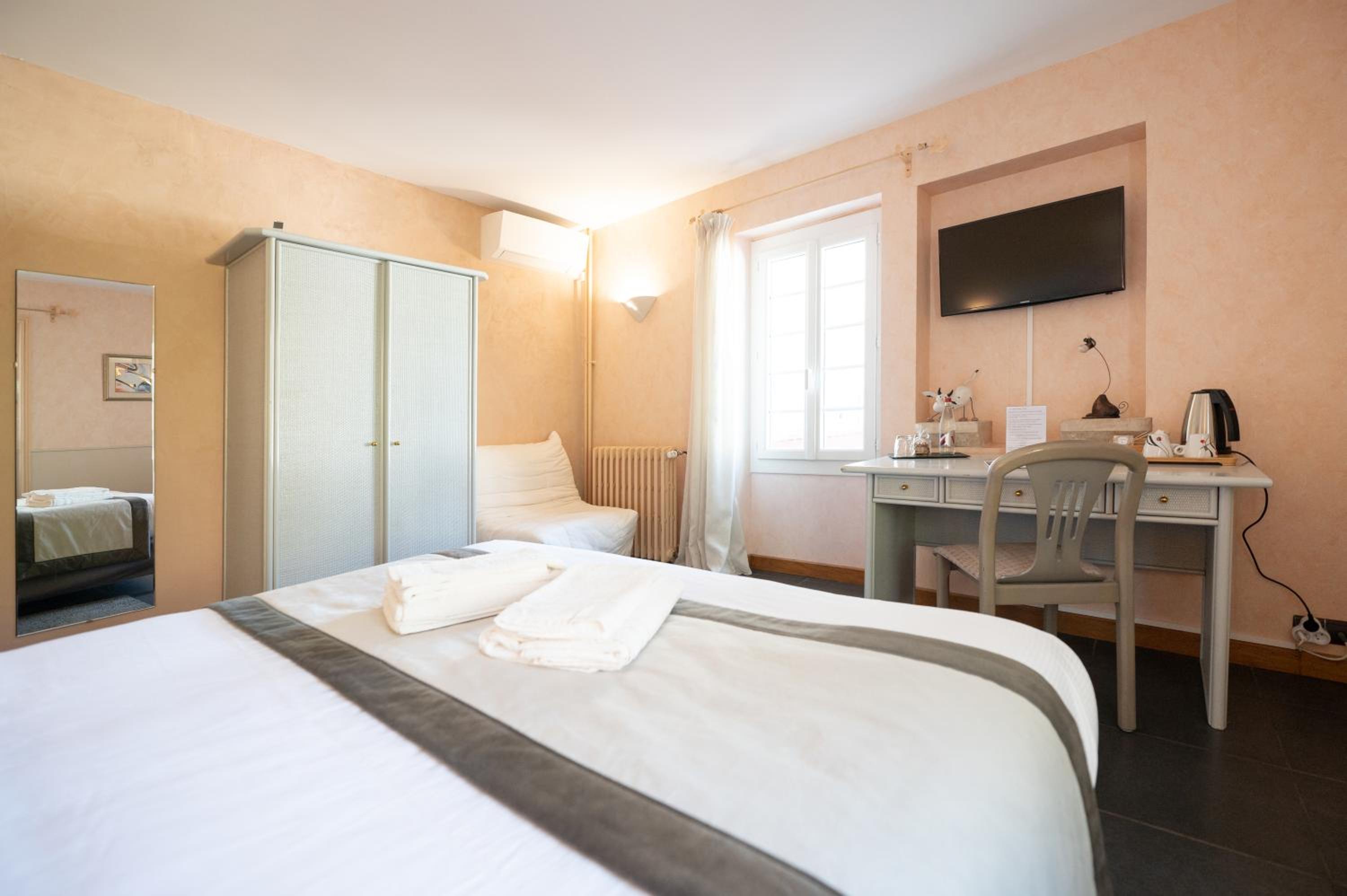 Double Room with Balcony photo 2