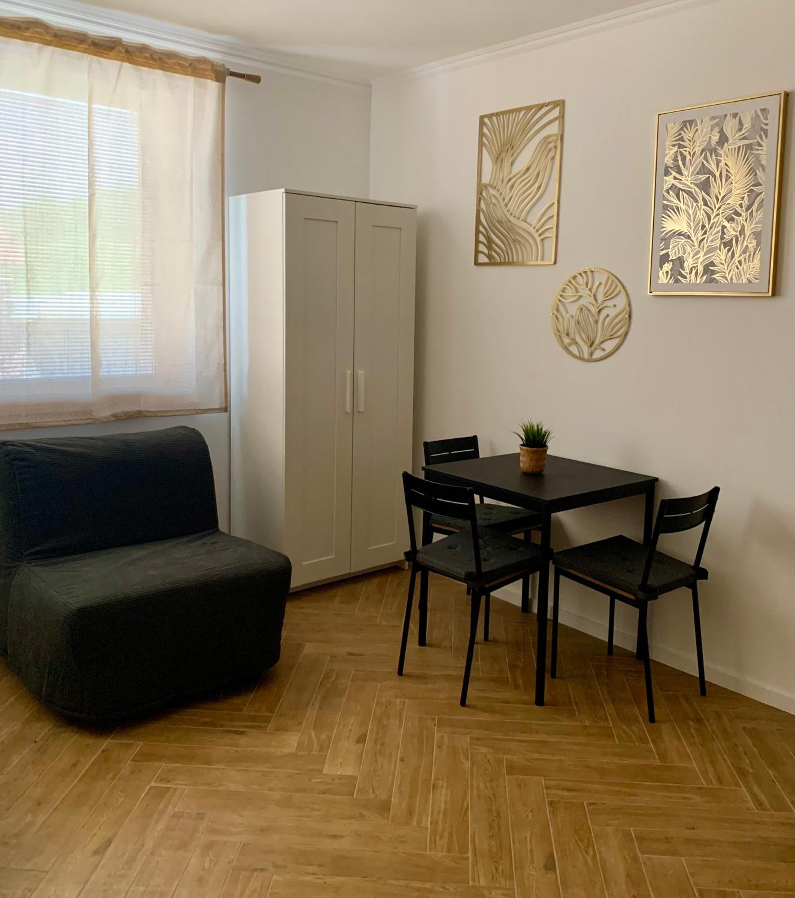 One-Bedroom Apartment photo 2