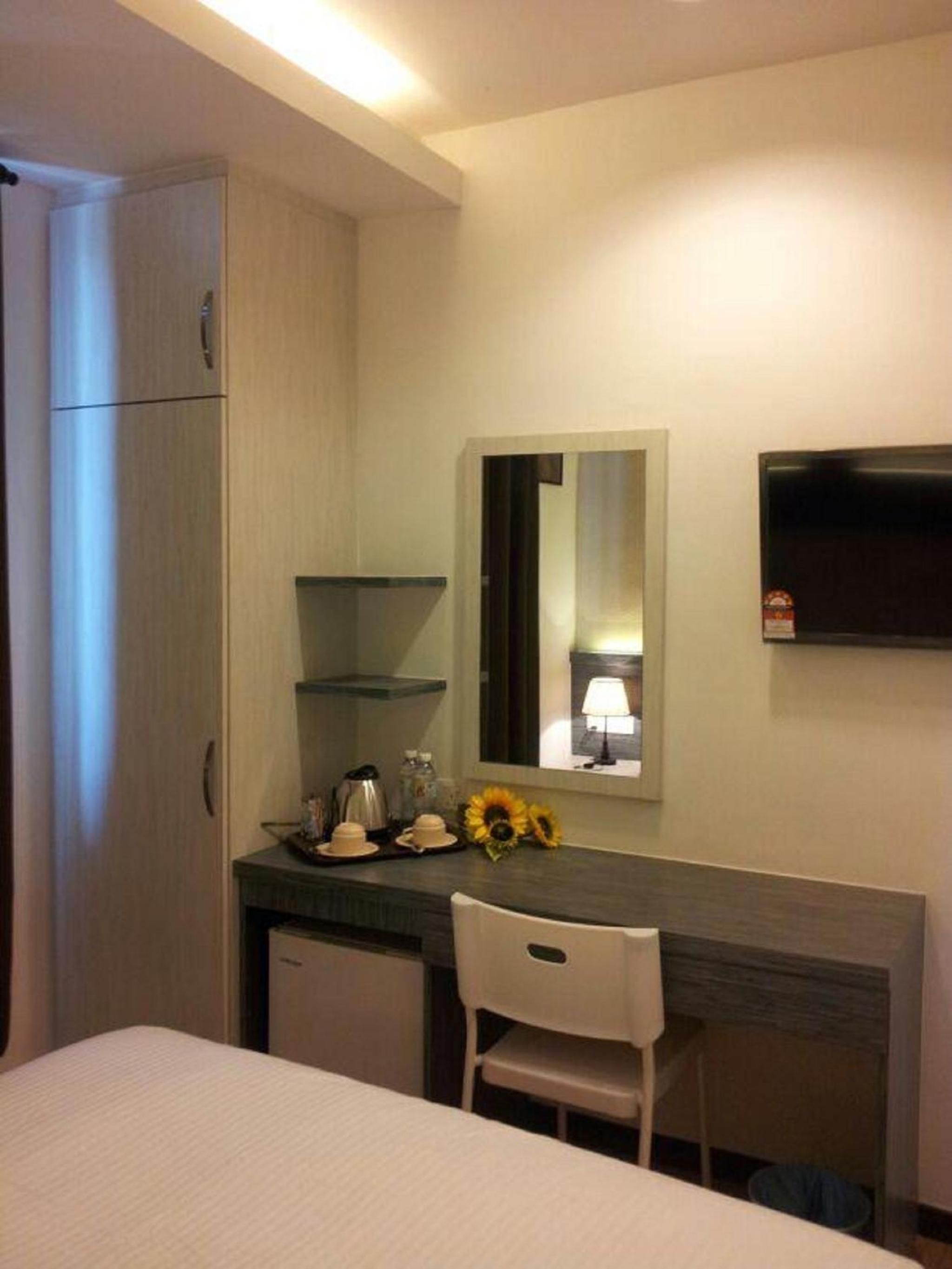 Family Room - Photo 4