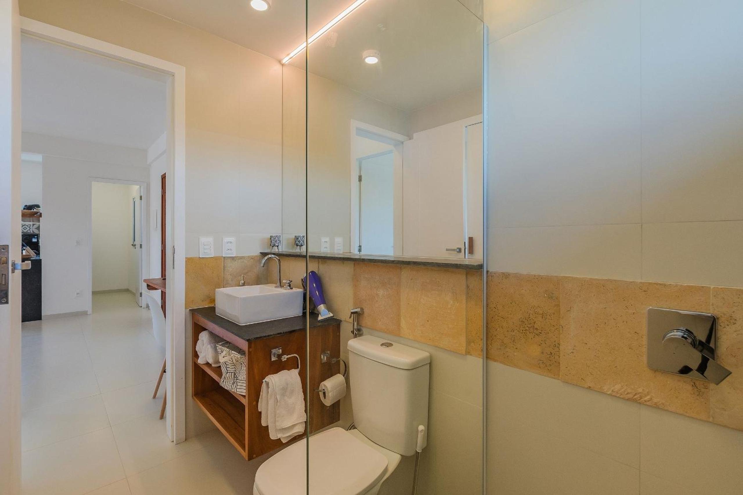 Two-Bedroom Apartment with Balcony photo 2