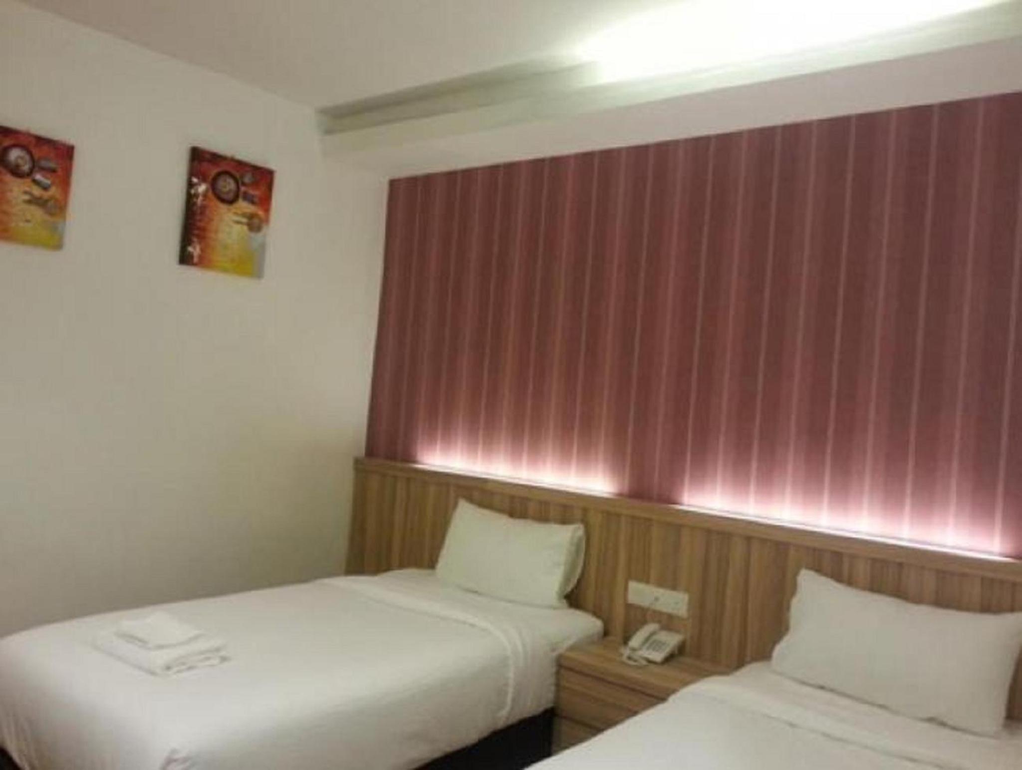 Standard Twin Room - Photo 2