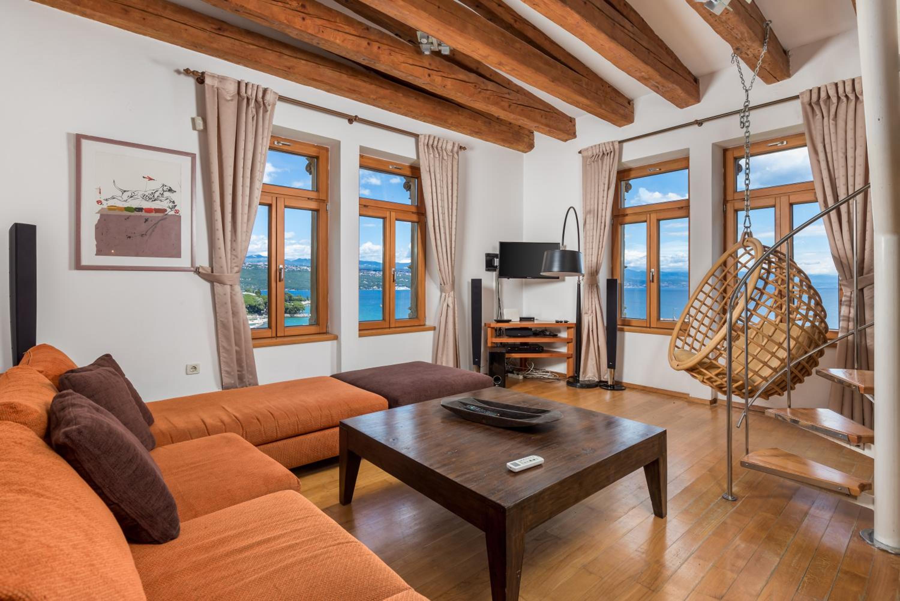 Deluxe Apartment