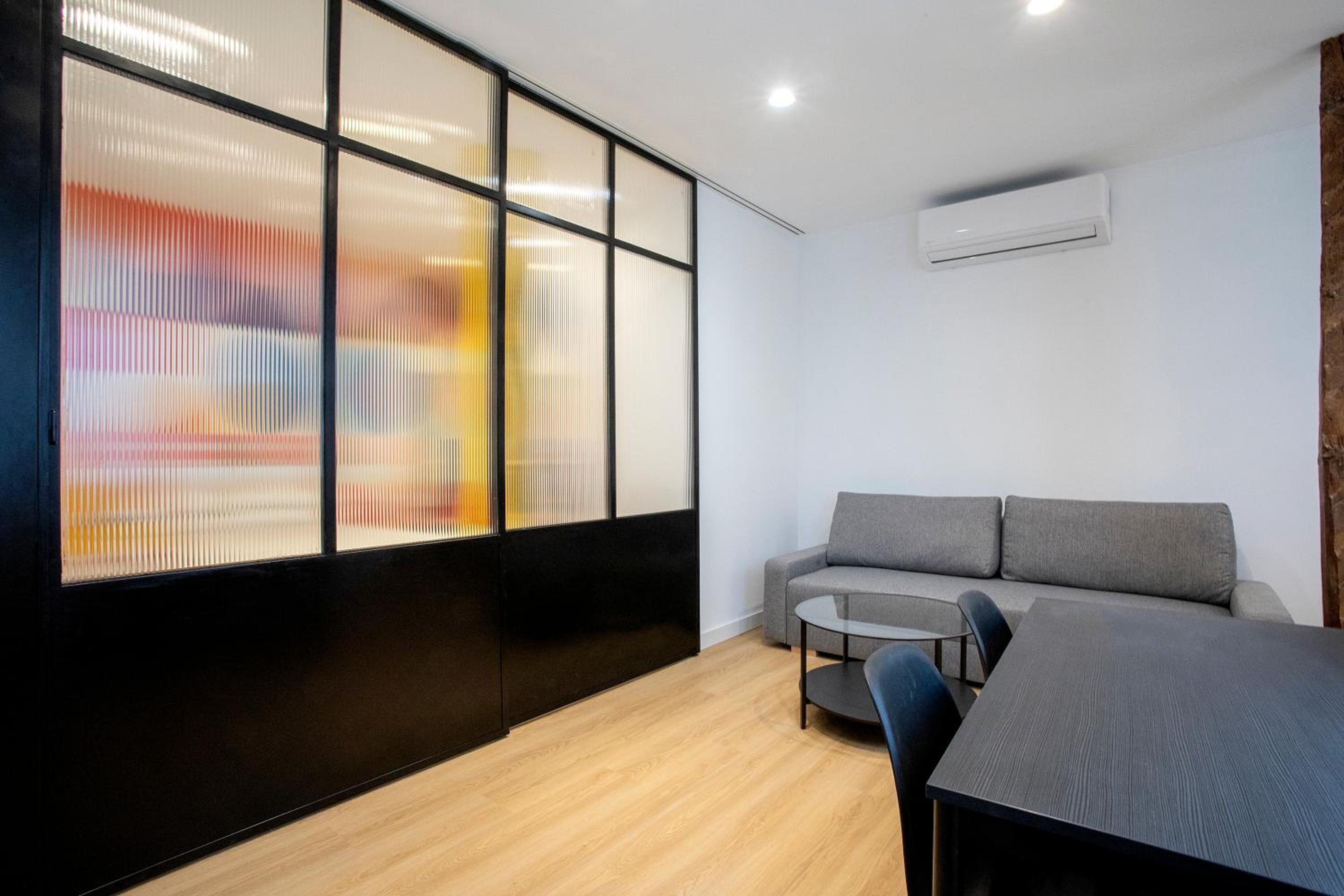 One-Bedroom Apartment photo 2