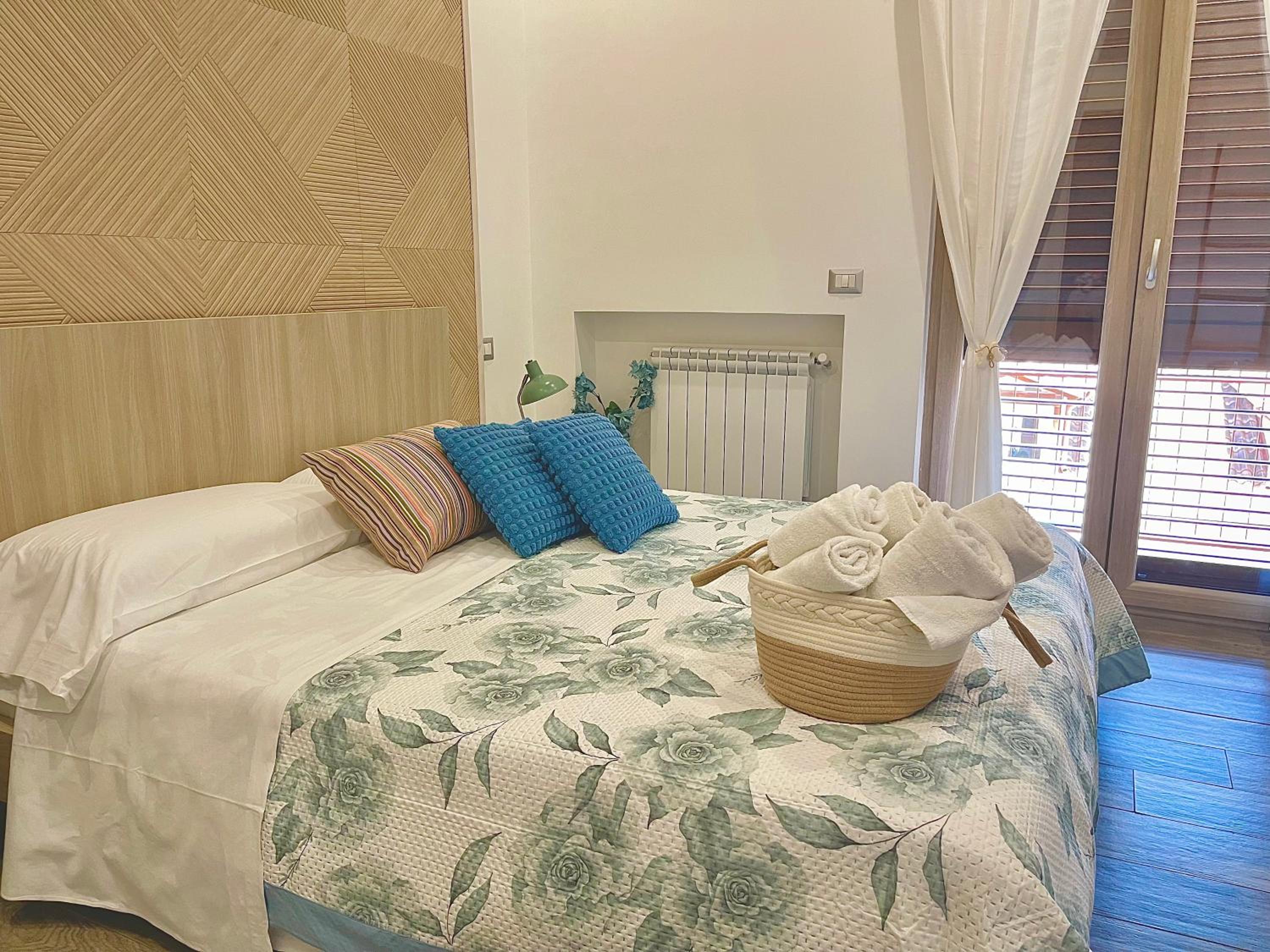 Deluxe Double Room with Balcony and Sea View - Photo 20