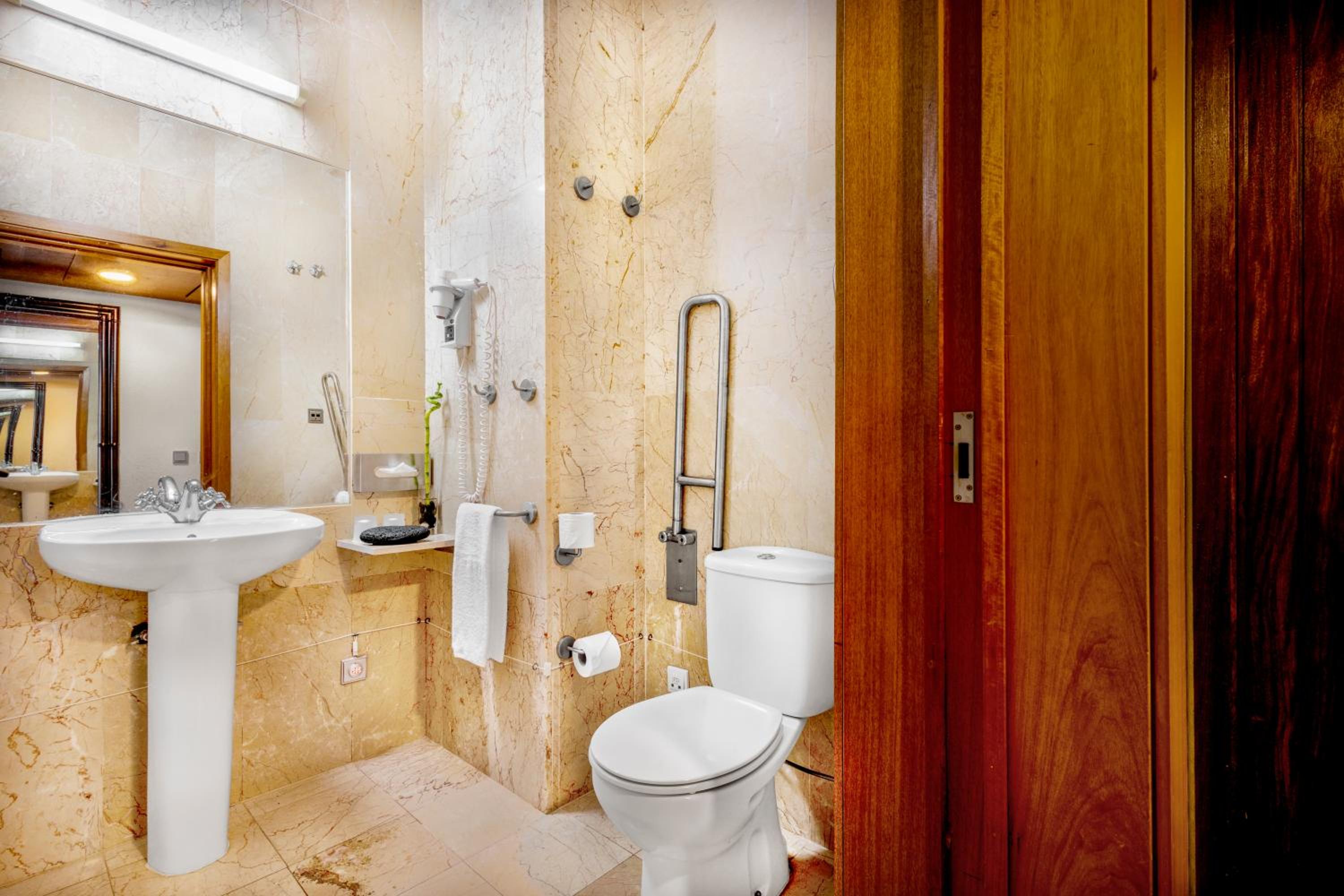 Superior Double or Twin Room - Photo 2