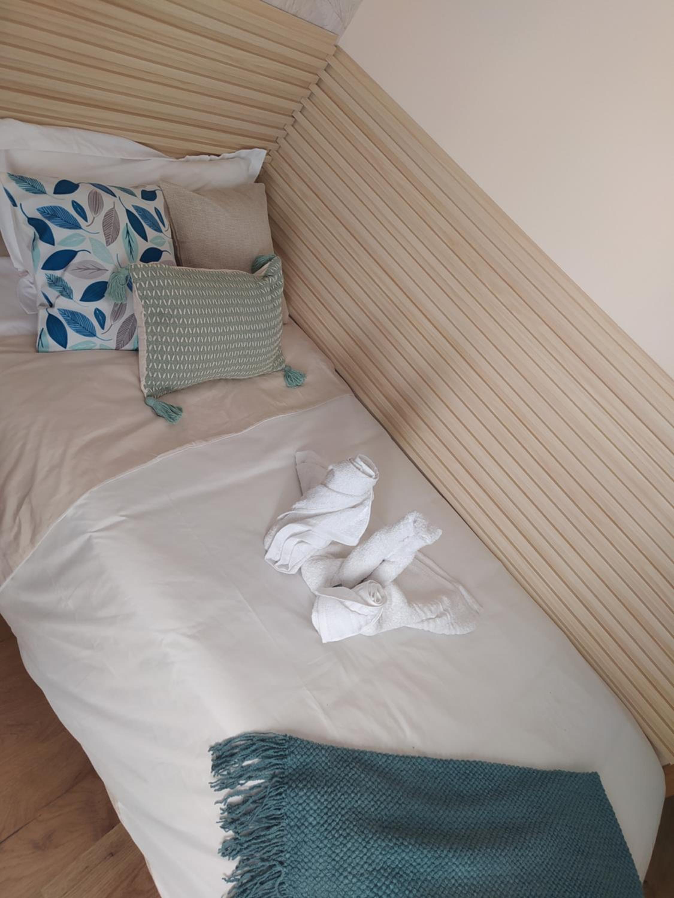 Single Room with Shared Bathroom photo 3
