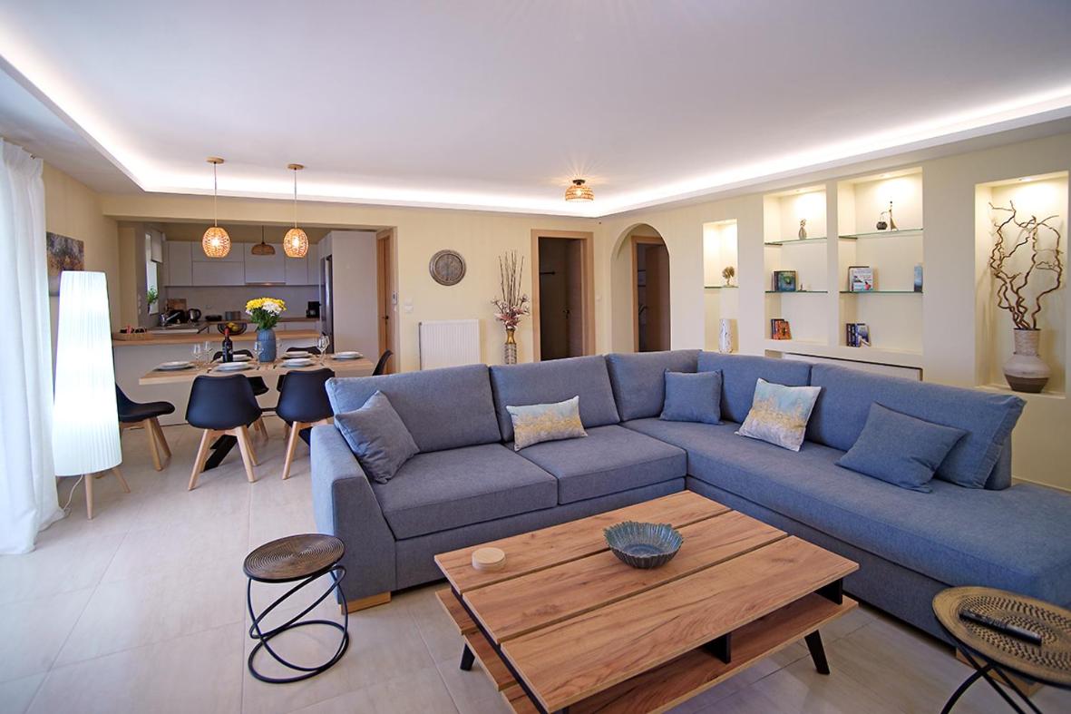 Three-Bedroom Apartment photo 1
