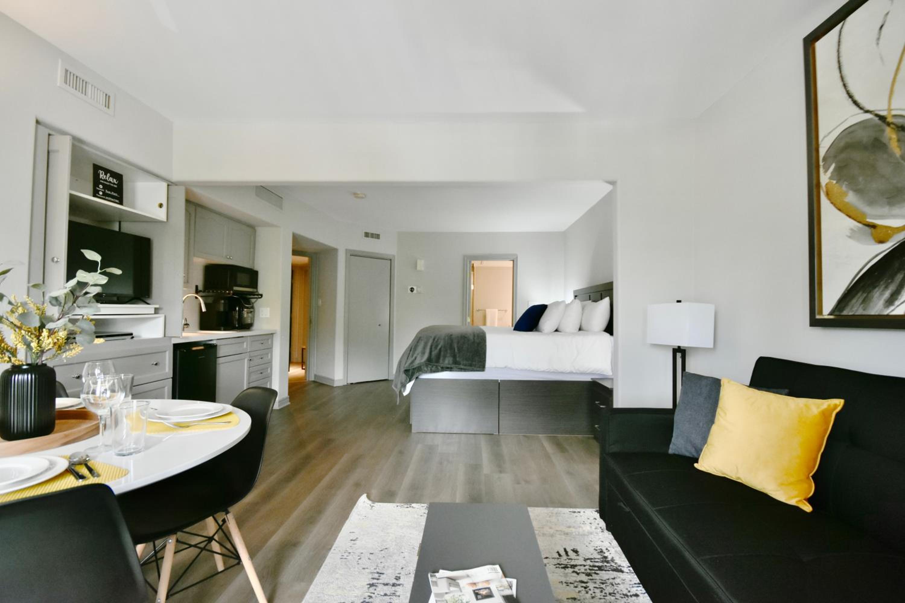 Studio Apartment photo 1