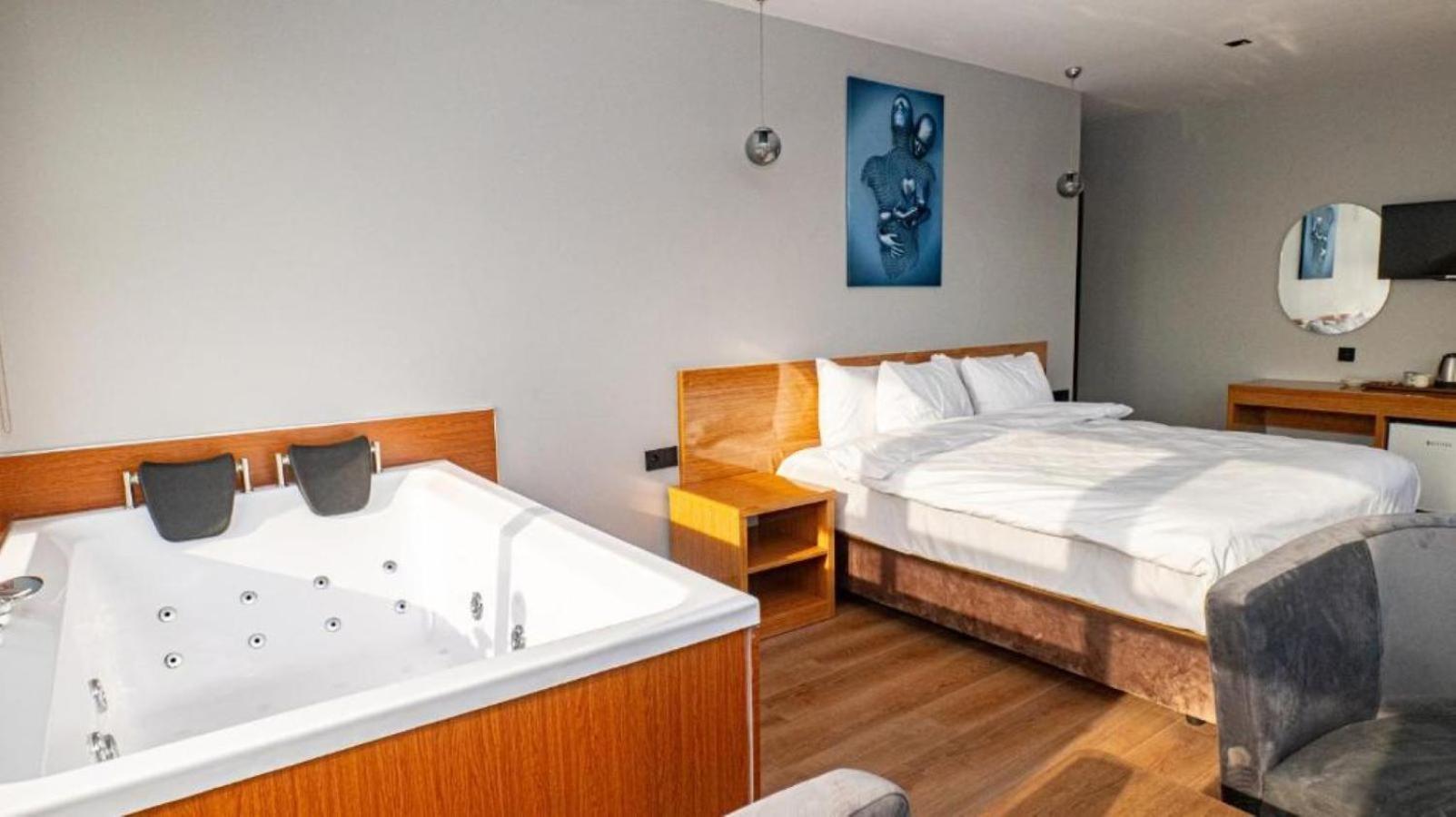 King Room with Spa Bath photo 2