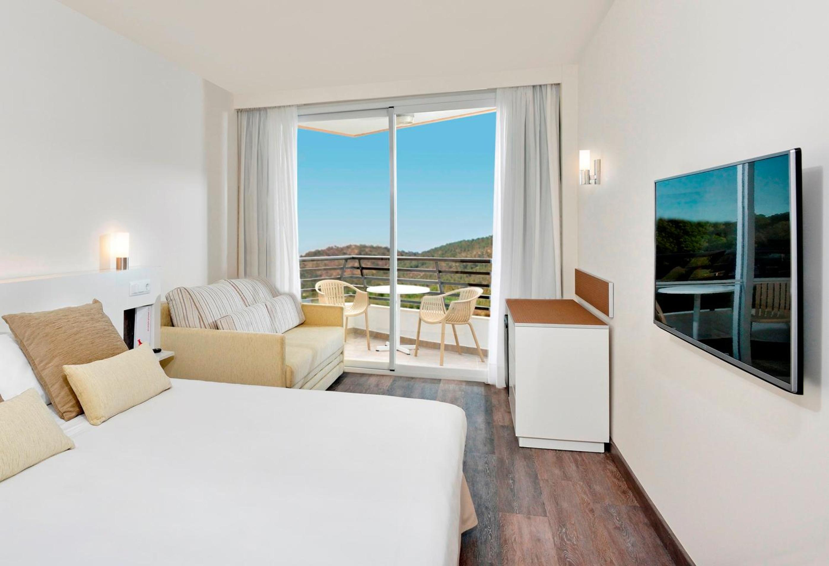 Sol Room Pool View