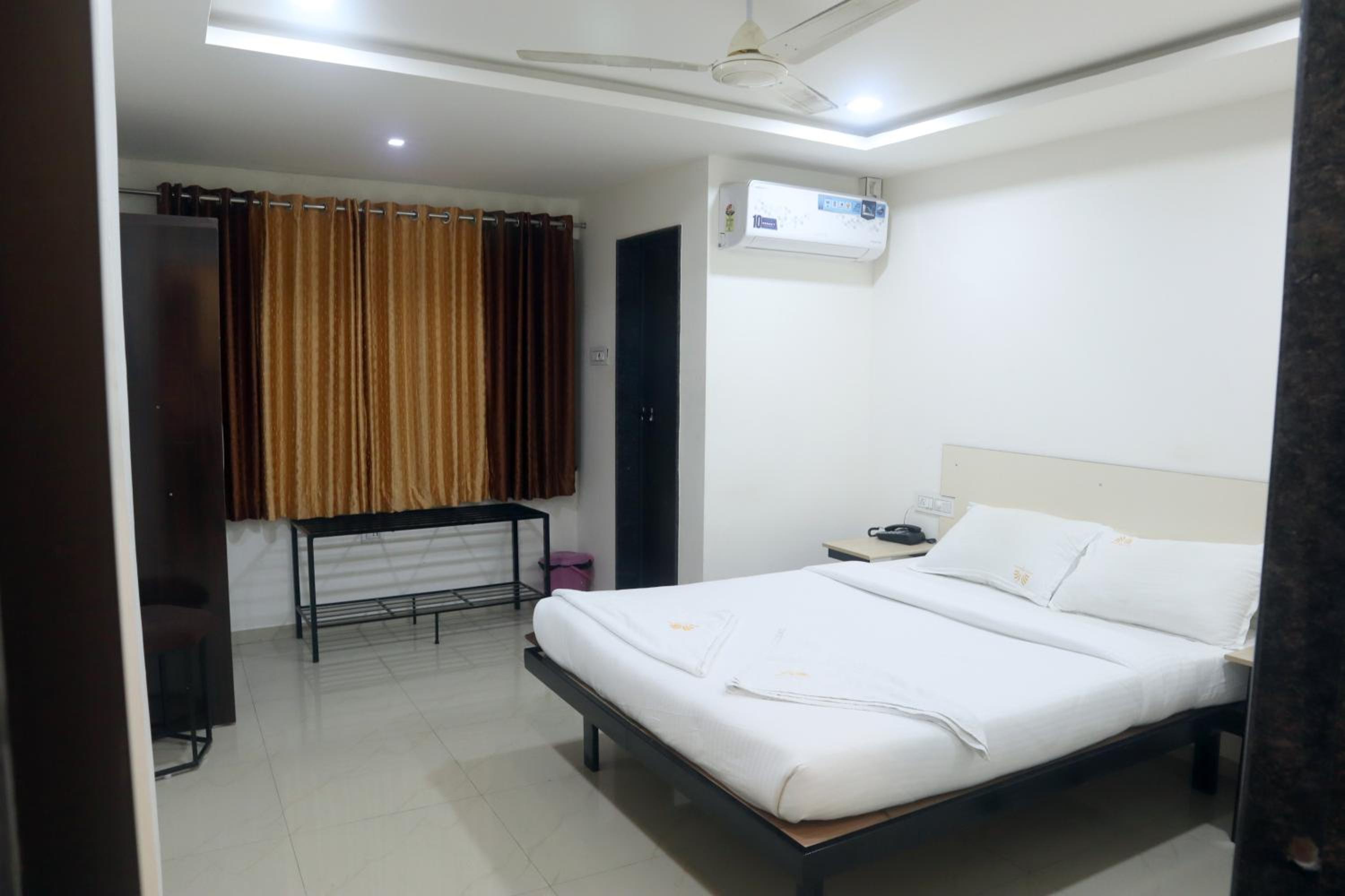 Deluxe Double Room photo 3
