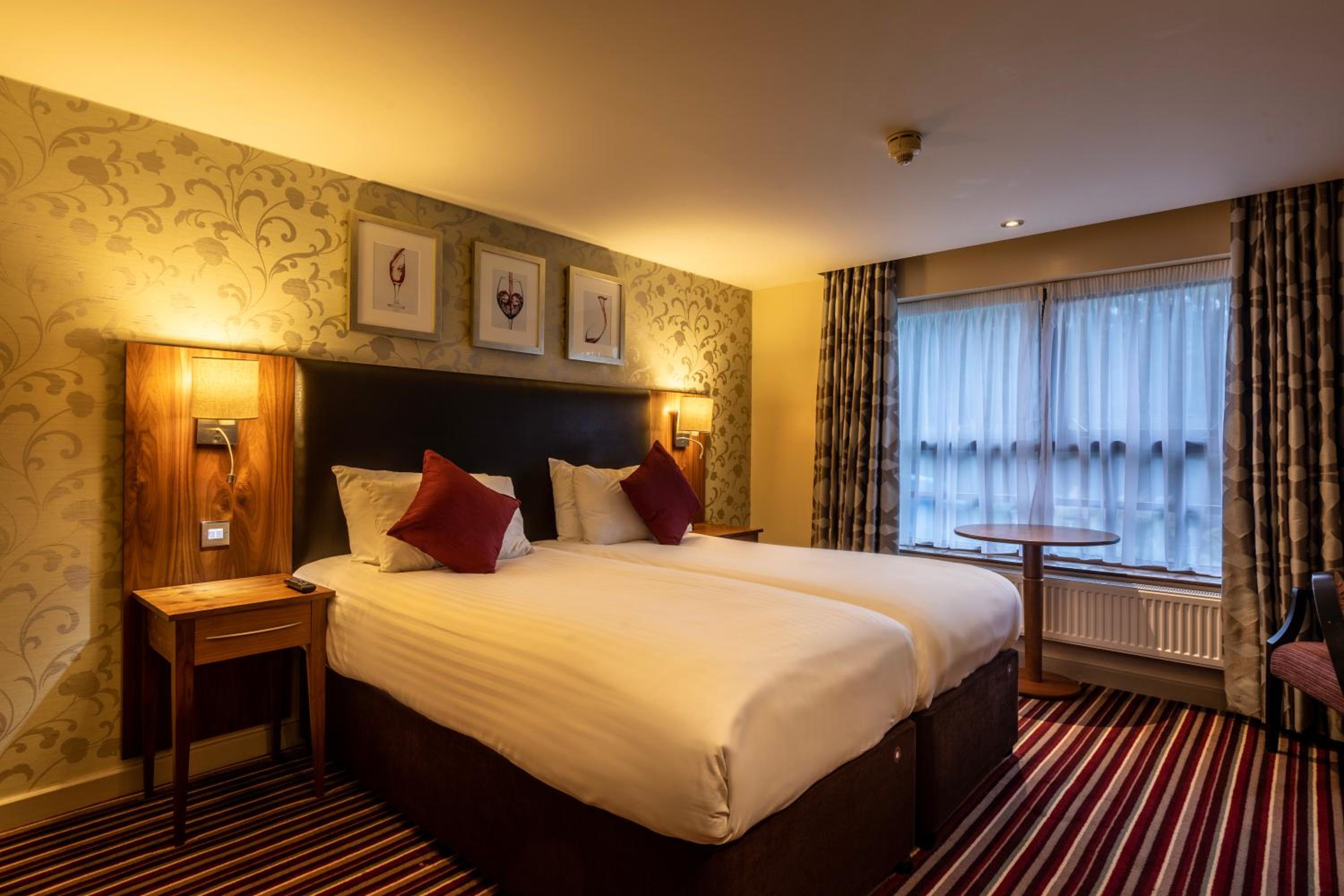 Standard Twin Room - Photo 4
