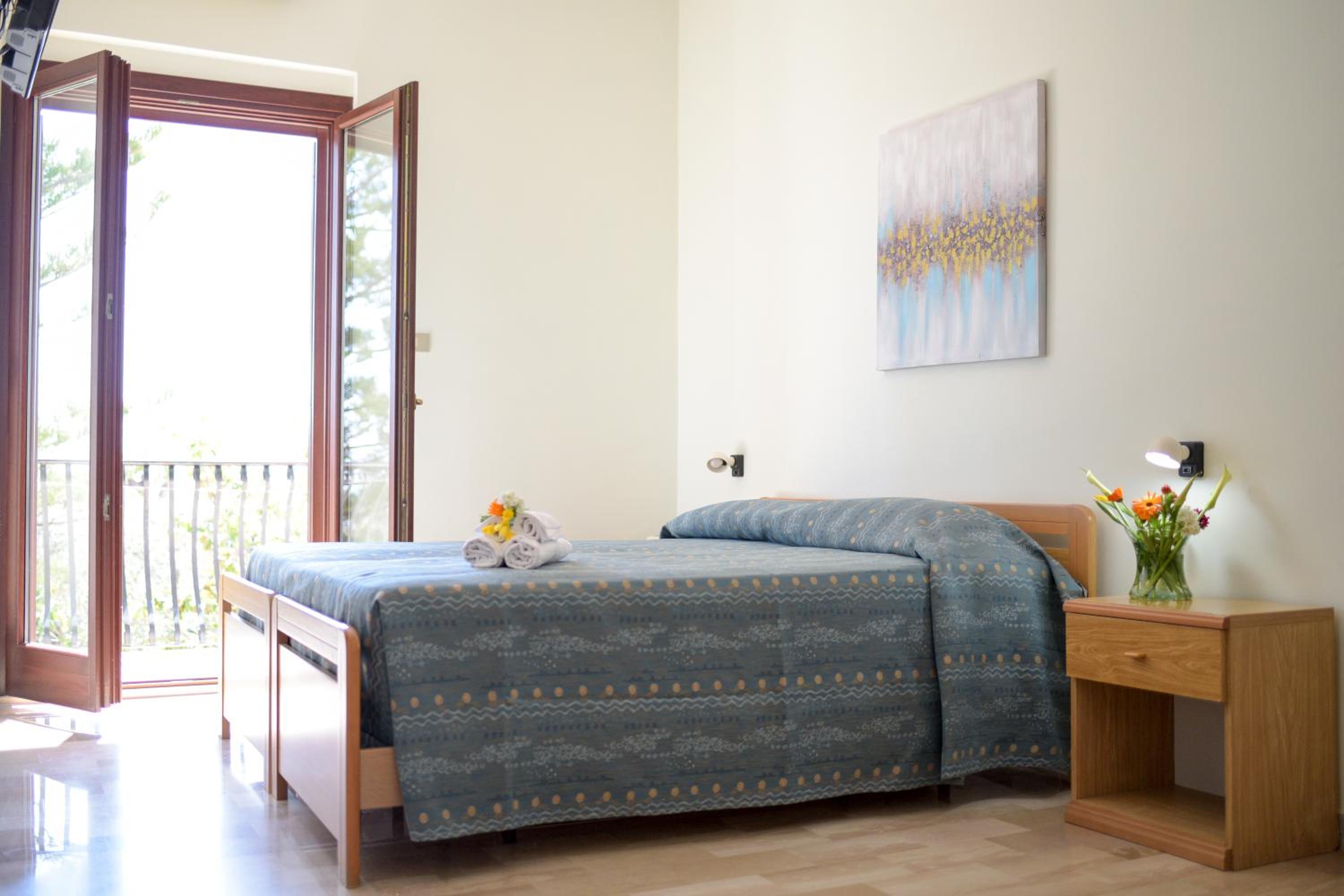 Standard Double Room - Photo 6