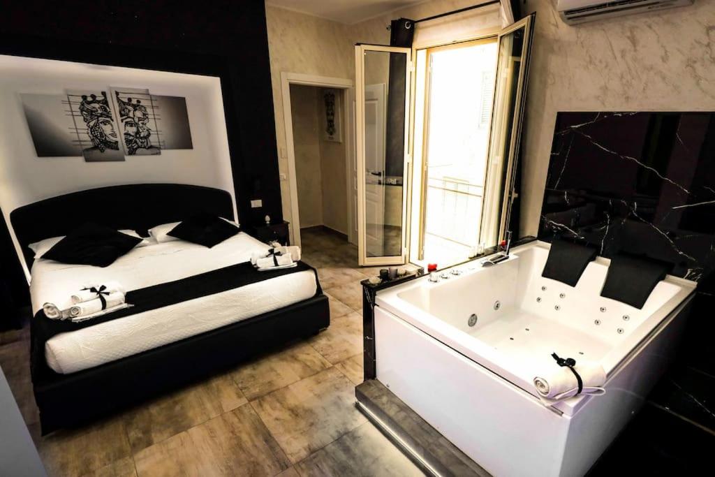 Deluxe One-Bedroom Apartment photo 1