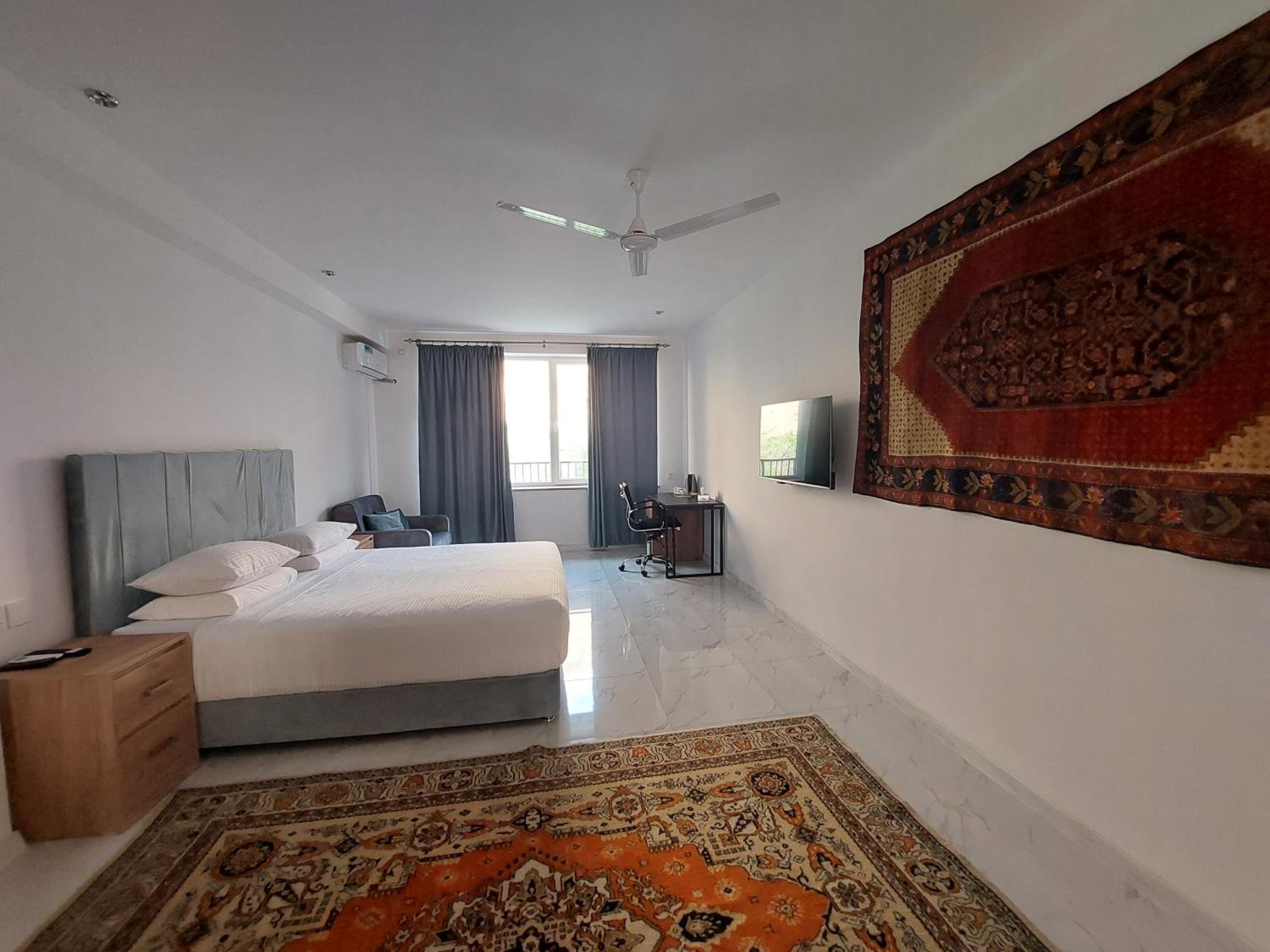 Deluxe King Suite