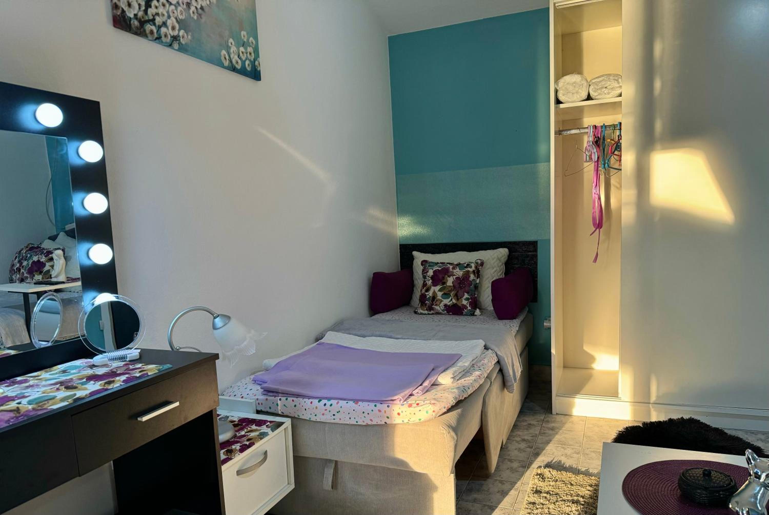 One-Bedroom Apartment with Sea View and Balcony photo 2
