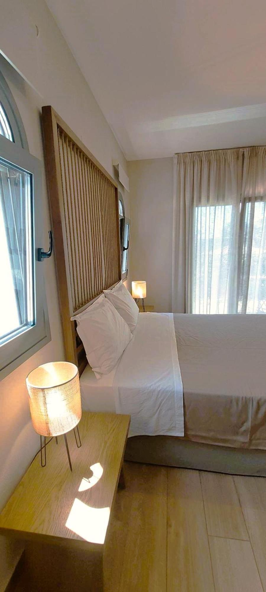 Deluxe Double Room with Balcony - Photo 28