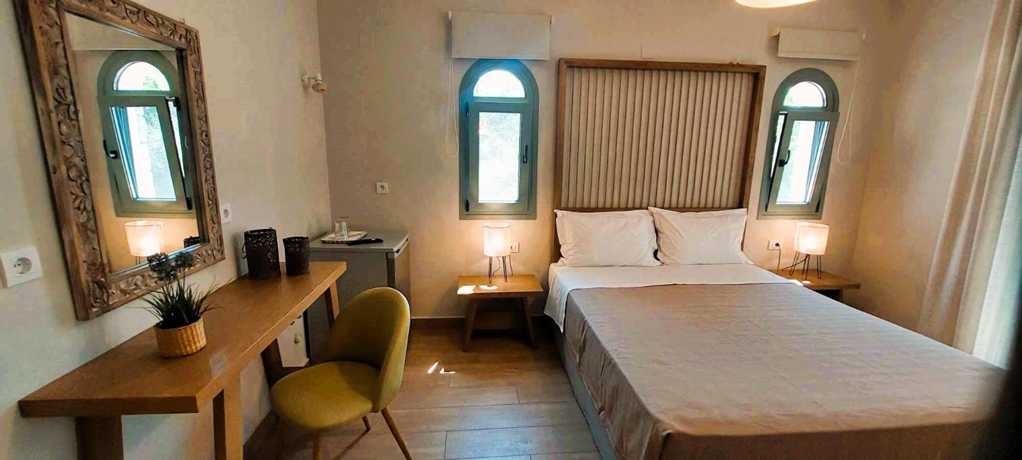 Deluxe Double Room with Balcony - Photo 14