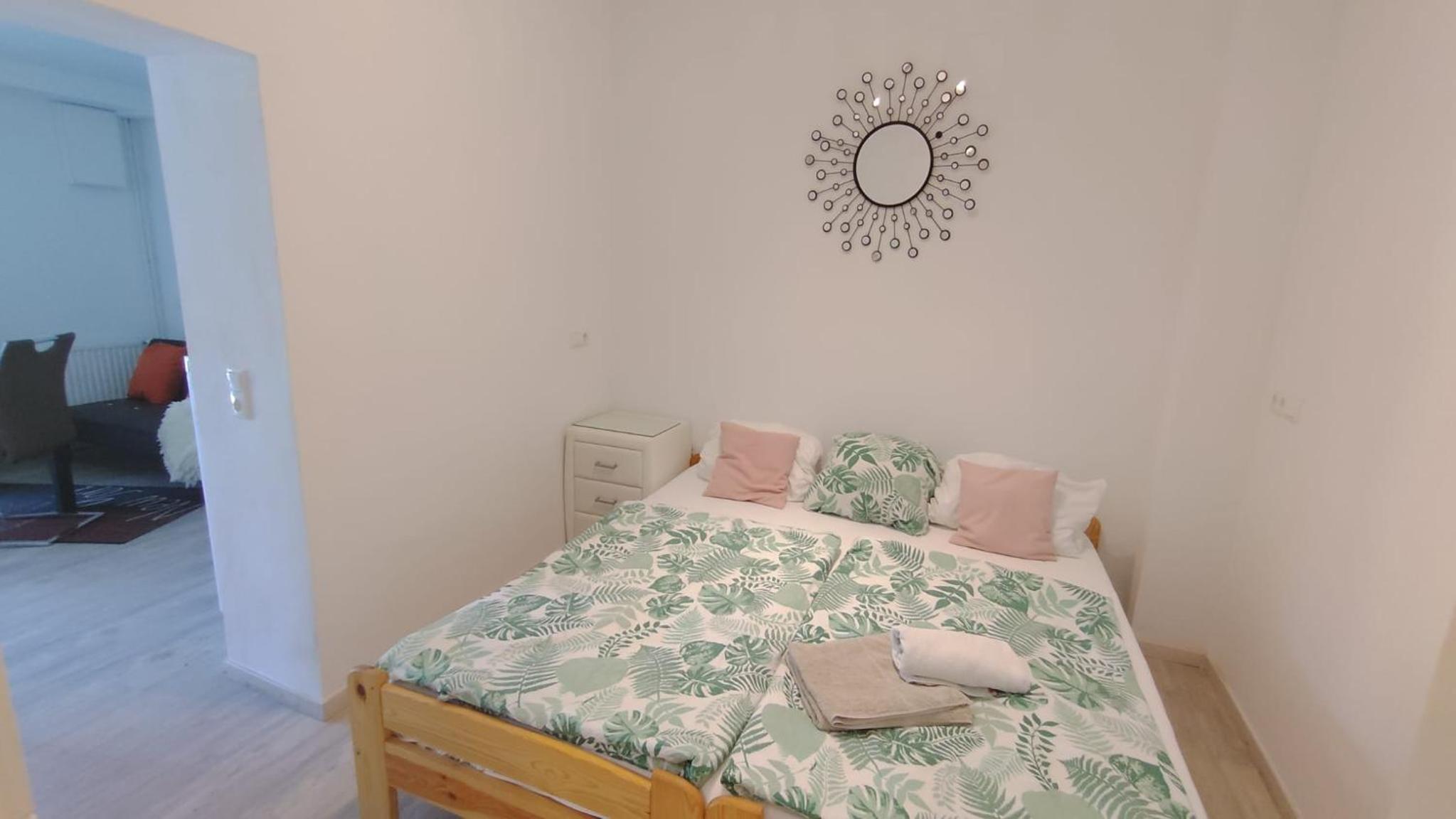 One-Bedroom Apartment photo 1